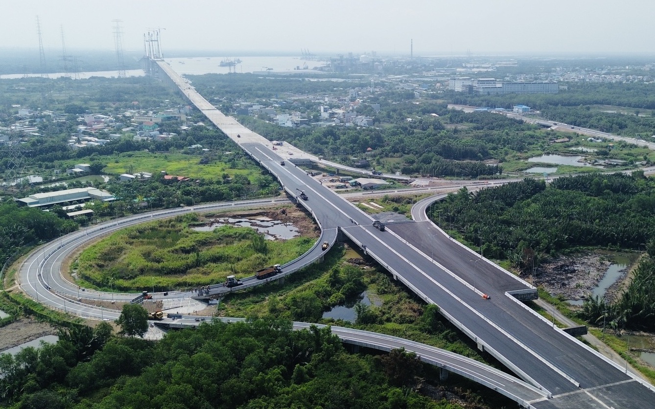 18h hôm nay thông xe hai đoạn cao tốc Bến Lức - Long Thành, tài xế cần lưu ý gì?- Ảnh 3. Thông xe cao tốc Bến Lức - Long Thành dịp 30/4, đi thế nào tránh tắc đường?