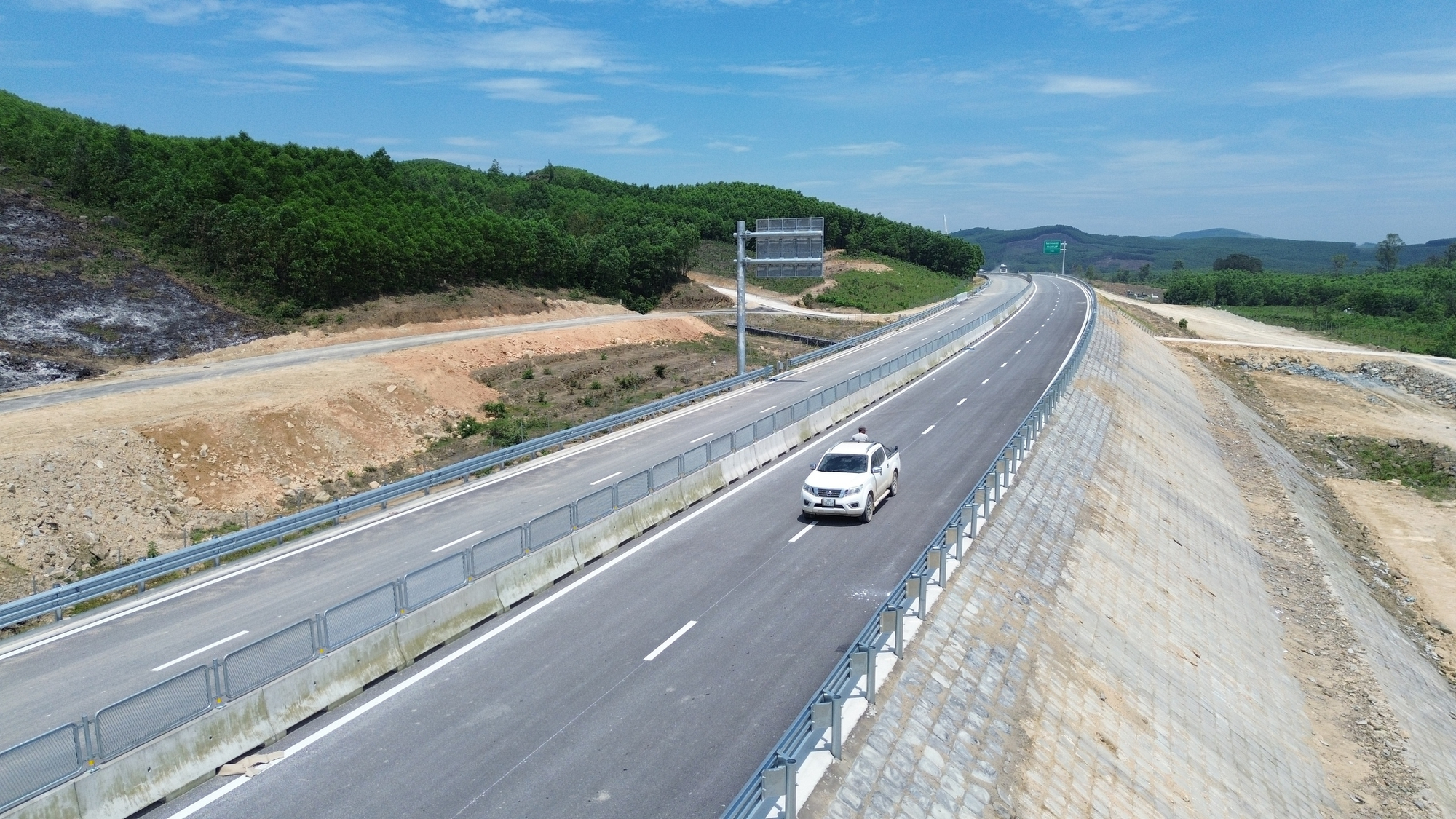 Ngắm cao tốc qua H&agrave; Tĩnh tuyệt đẹp trước ng&agrave;y th&ocirc;ng xe- Ảnh 17.