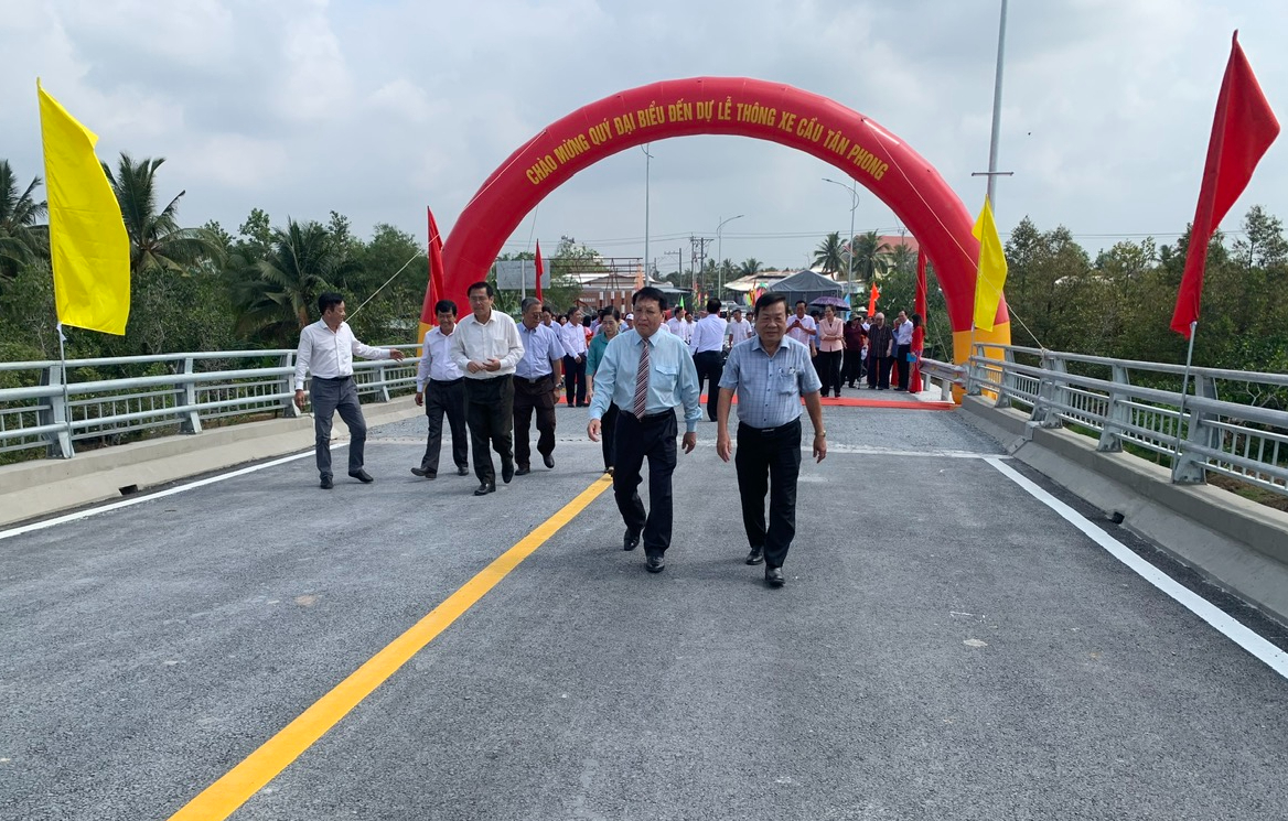Tiền Giang: Th&ocirc;ng xe cầu 240 tỷ đồng bắc qua s&ocirc;ng Tiền- Ảnh 1.