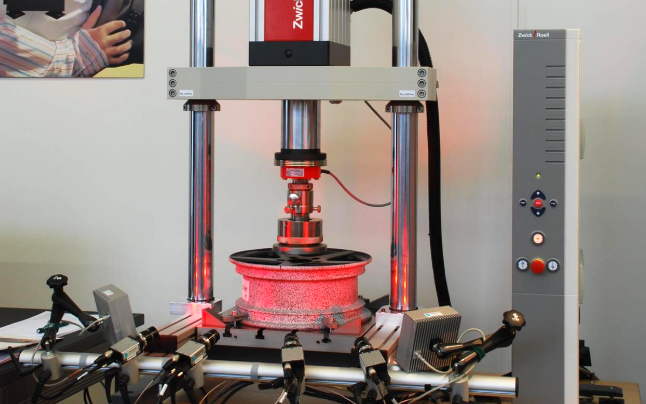 Sớm điều chỉnh giá dịch vụ thử nghiệm an toàn kỹ thuật xe cơ giới- Ảnh 2. Sớm điều chỉnh giá dịch vụ thử nghiệm an toàn kỹ thuật xe cơ giới- Ảnh 2.