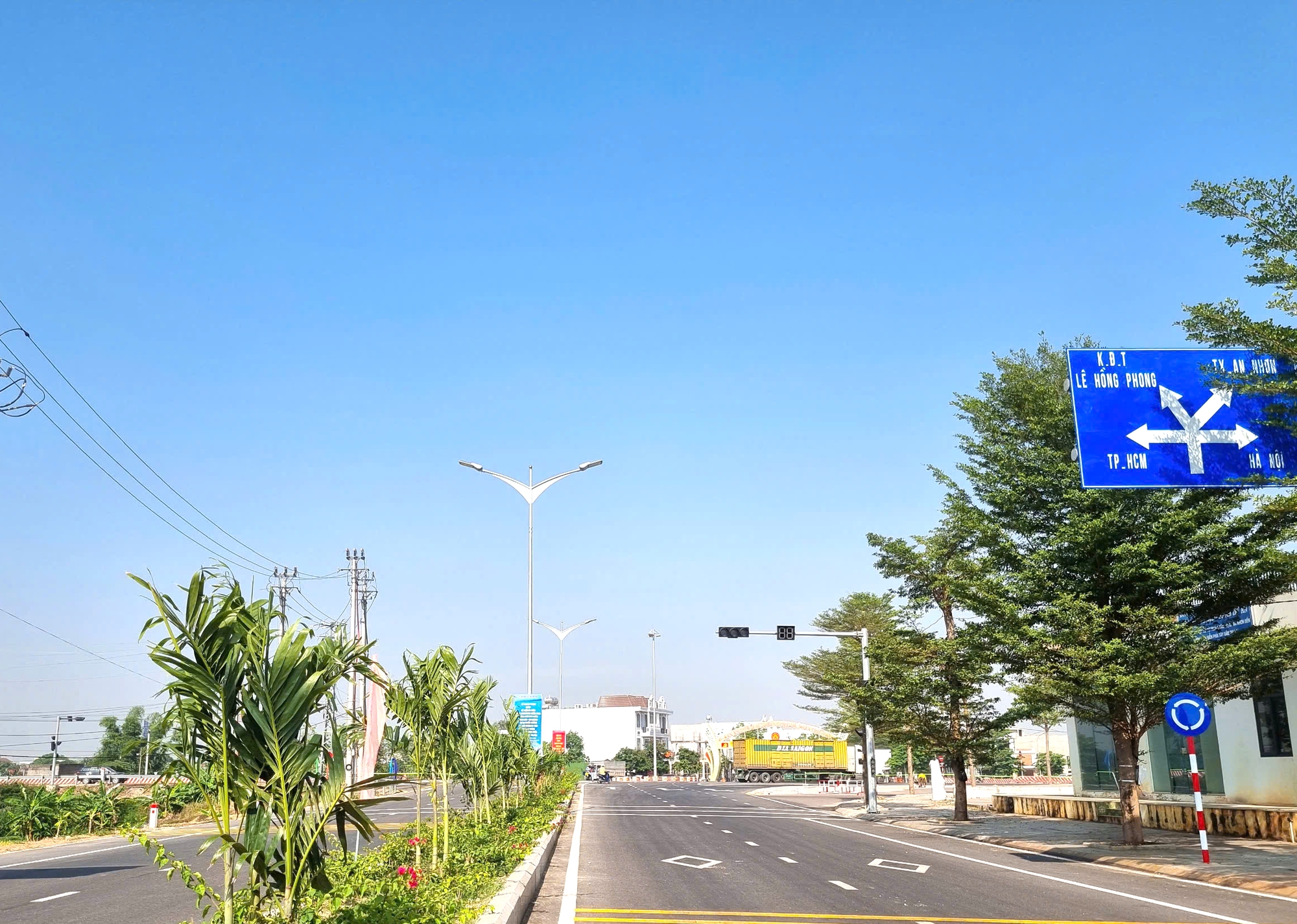 Ngắm tuyến đường ngh&igrave;n tỷ nối QL1 với đầm Thị Nại sắp kh&aacute;nh th&agrave;nh- Ảnh 2.