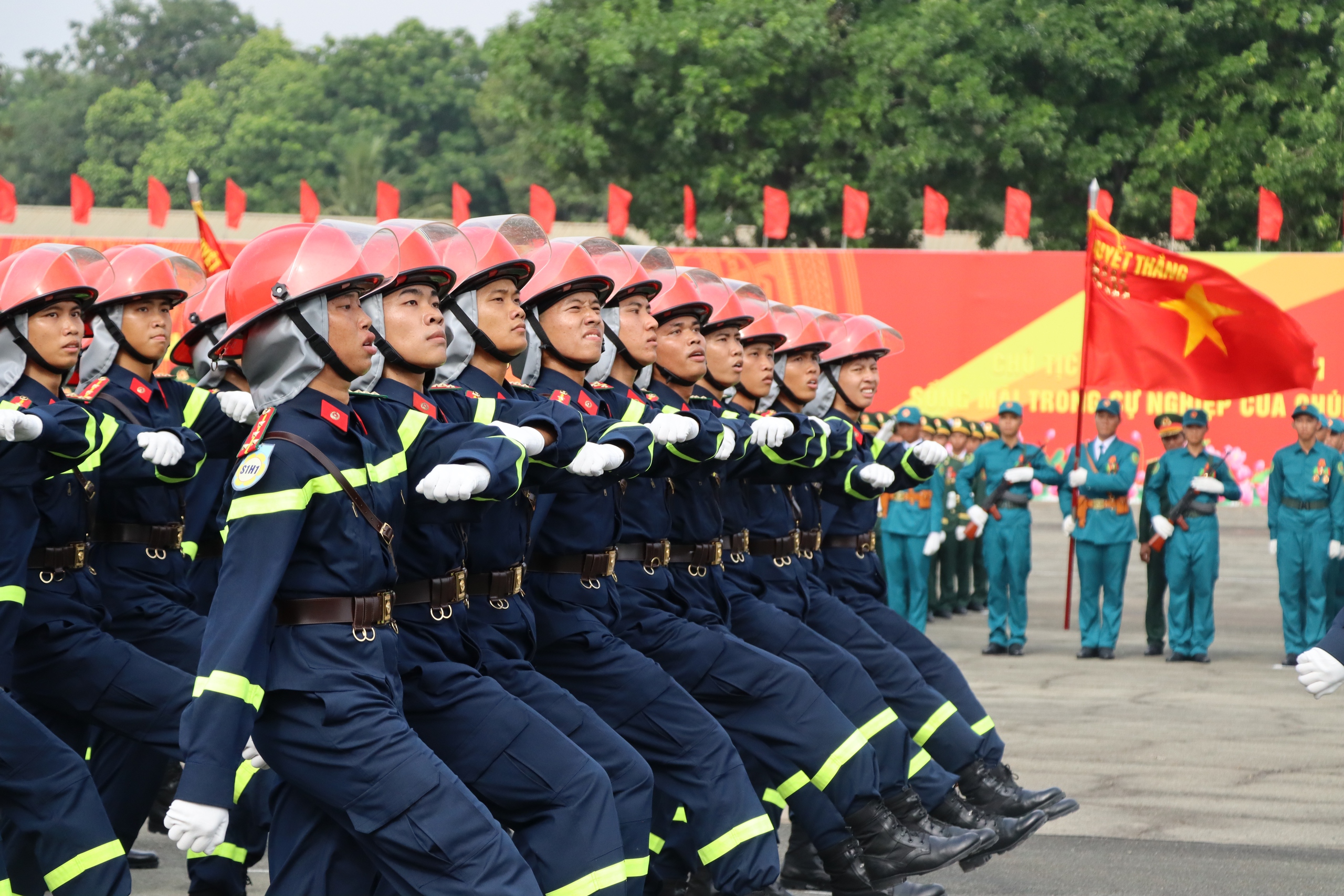 TP.HCM: Hôm nay, cấm nhiều tuyến đường phục vụ tổng hợp luyện chào mừng 30/4- Ảnh 1. TP.HCM: Hôm nay, cấm nhiều tuyến đường phục vụ tổng hợp luyện chào mừng 30/4- Ảnh 1.