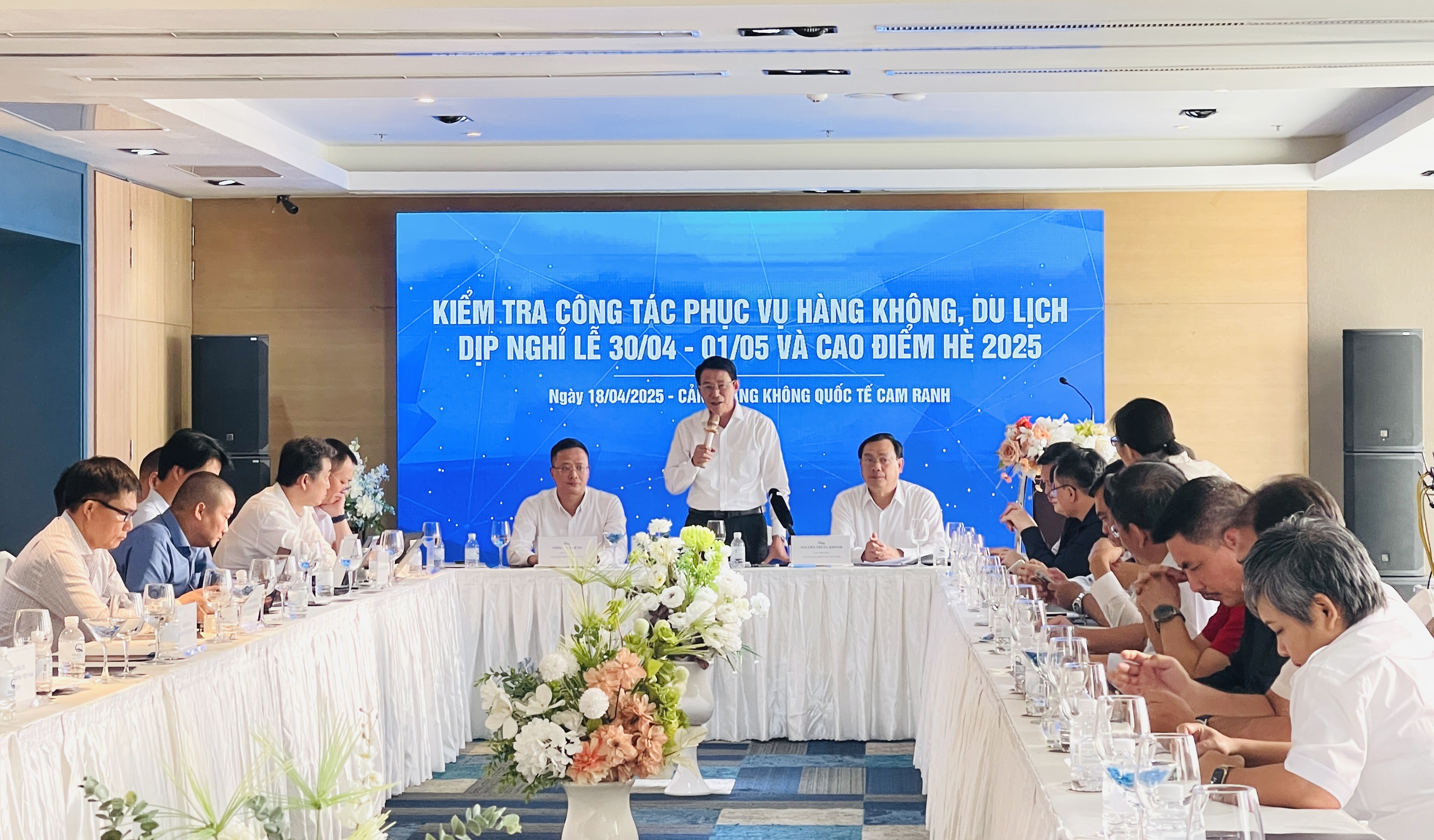 Tăng cường kết nối h&agrave;ng kh&ocirc;ng, tạo "đ&ograve;n bẩy" để du lịch "bứt tốc"- Ảnh 1.