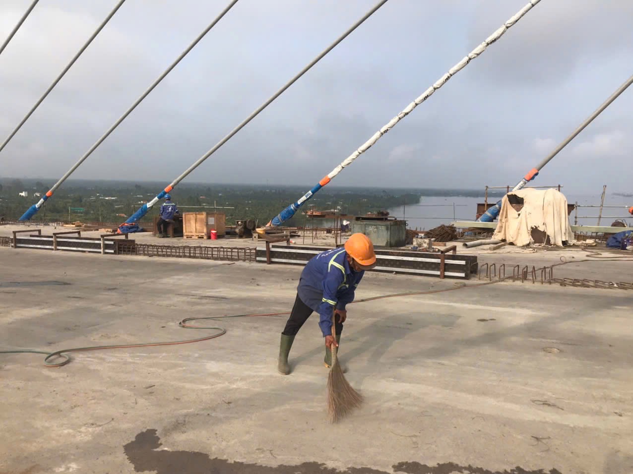 Ng&agrave;y mai 19/4: Hợp long cầu d&acirc;y văng Rạch Miễu 2- Ảnh 2.