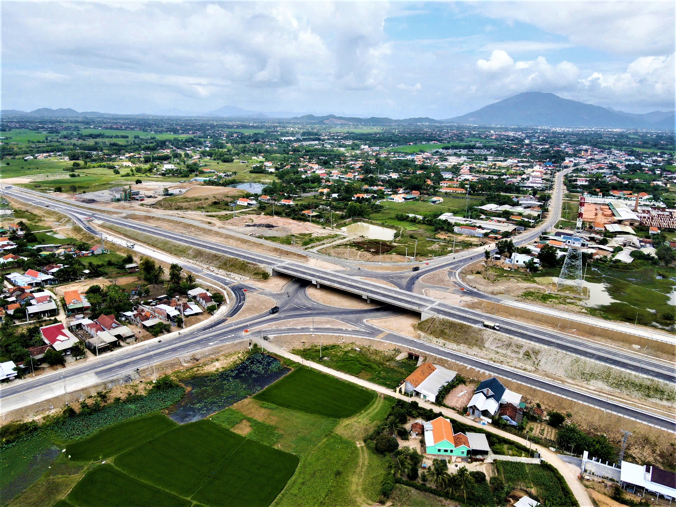 Sau kh&aacute;nh th&agrave;nh cao tốc V&acirc;n Phong - Nha Trang, &ocirc; t&ocirc; được lưu th&ocirc;ng thế n&agrave;o?- Ảnh 1.