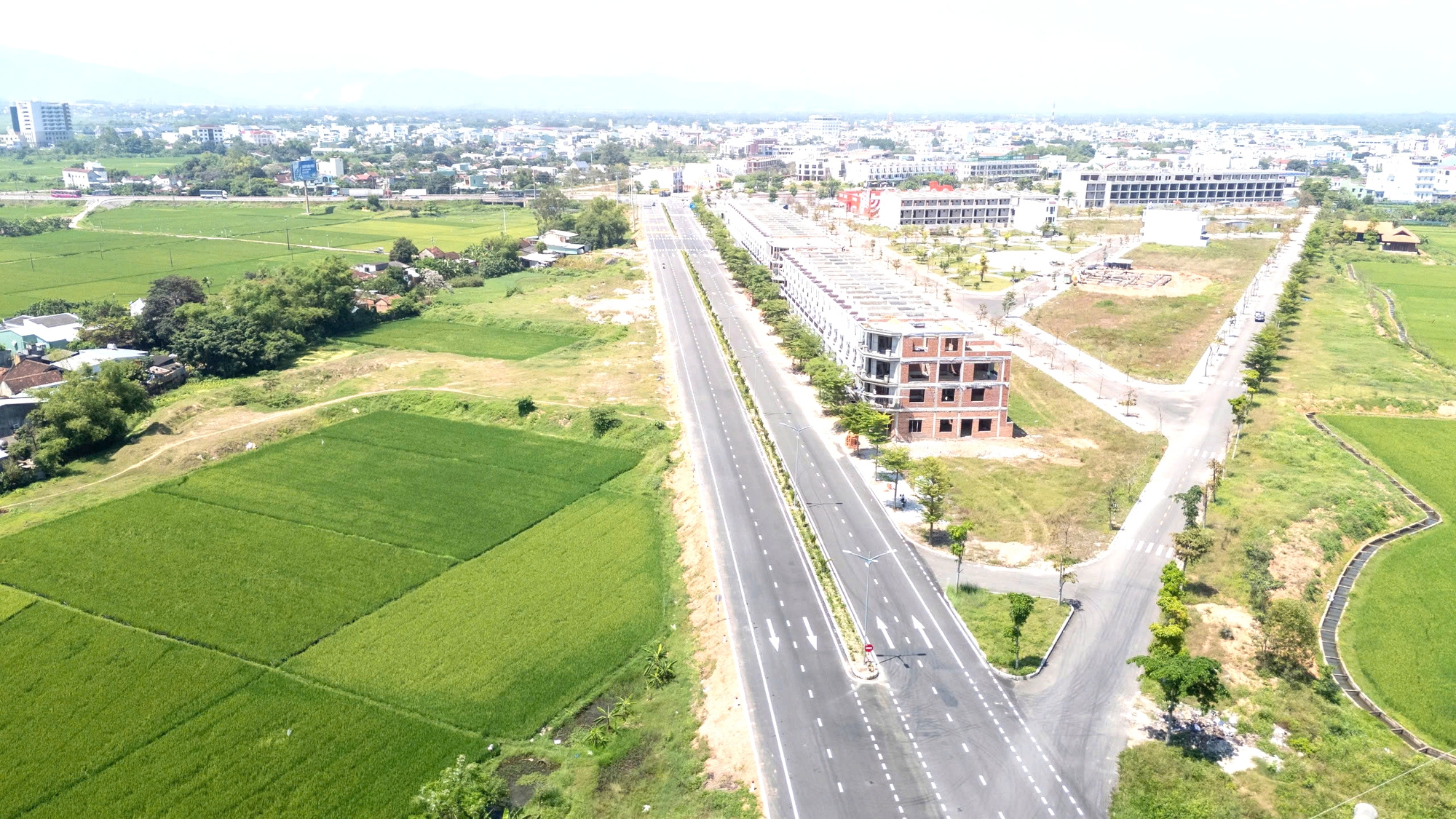 Ngắm tuyến đường ngh&igrave;n tỷ nối QL1 với đầm Thị Nại sắp kh&aacute;nh th&agrave;nh- Ảnh 6.