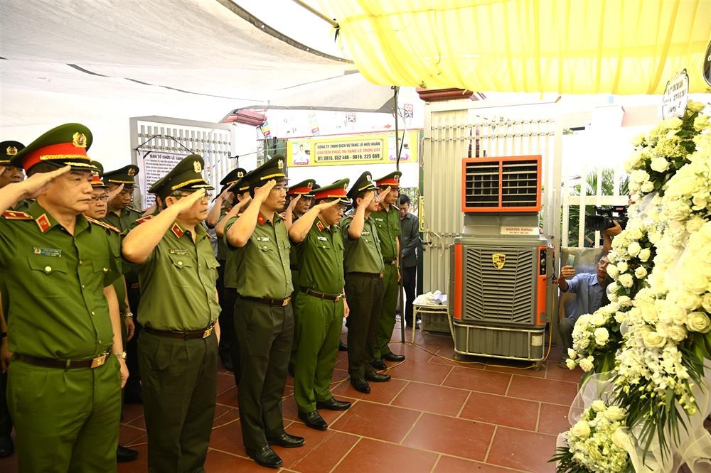 Vụ nổ súng ở Quảng Ninh: "Không thể khoan nhượng trong cuộc chiến chống ma túy"- Ảnh 3. Vụ nổ súng ở Quảng Ninh: "Không thể khoan nhượng trong cuộc chiến chống ma túy"- Ảnh 3.