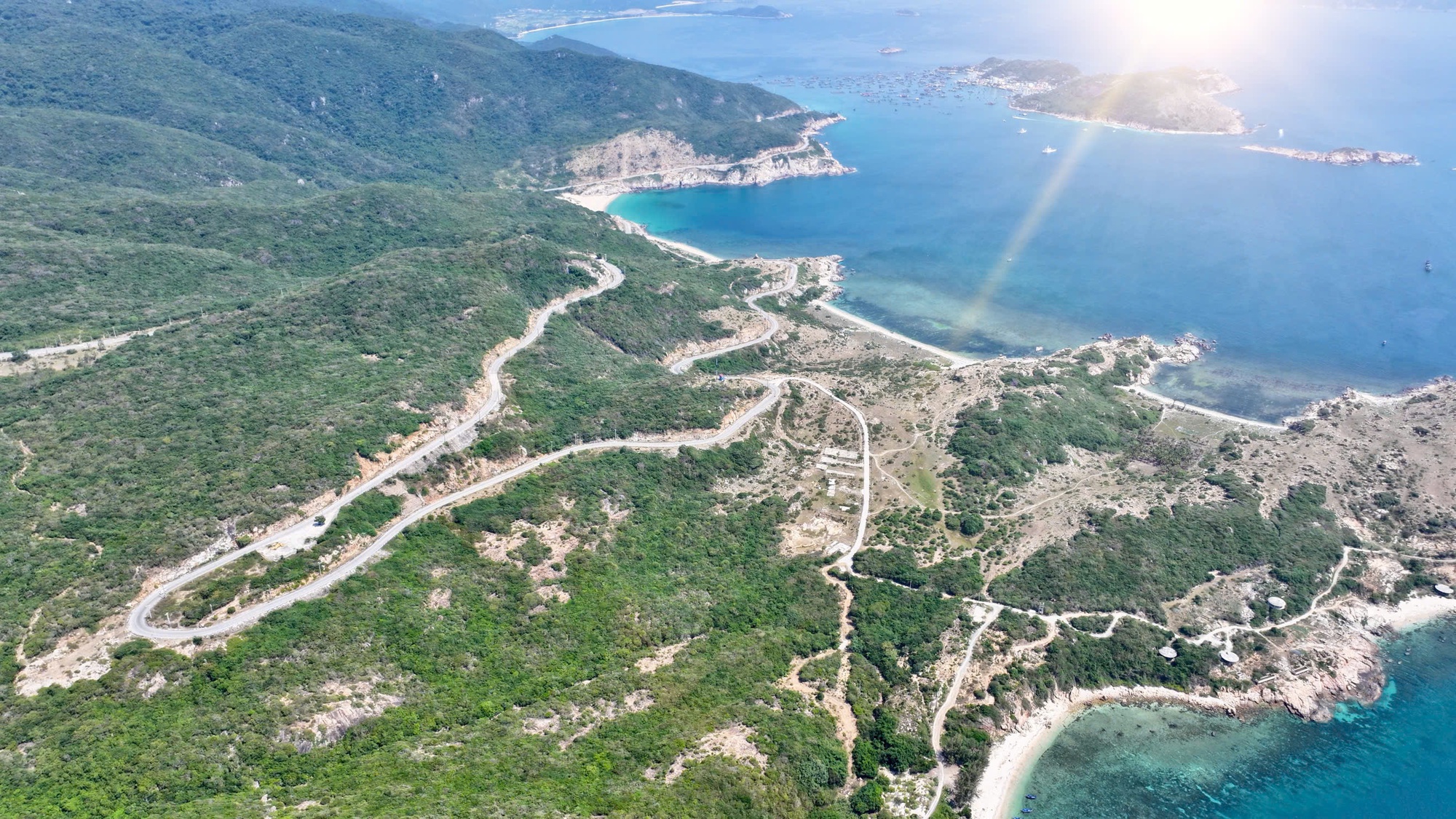 Nhiều tỉnh miền Trung gấp r&uacute;t sửa nh&agrave; c&ocirc;ng vụ, l&ecirc;n phương &aacute;n tiếp nhận c&aacute;n bộ sau s&aacute;p nhập- Ảnh 3.