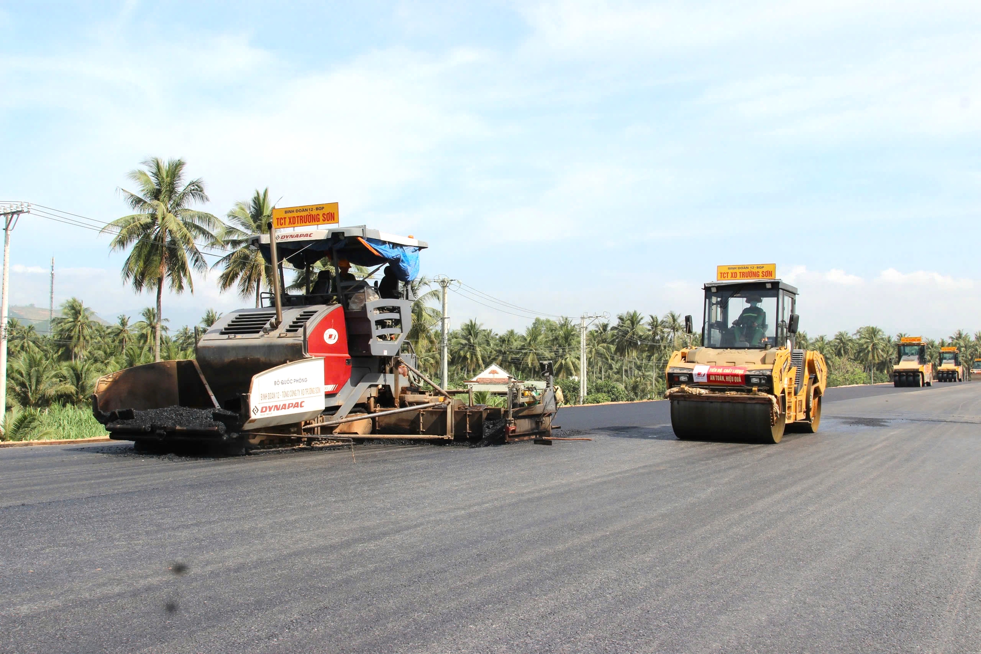 Rầm rập thi c&ocirc;ng ng&agrave;y đ&ecirc;m, đẩy tiển độ cao tốc Ho&agrave;i Nhơn - Quy Nhơn- Ảnh 1.