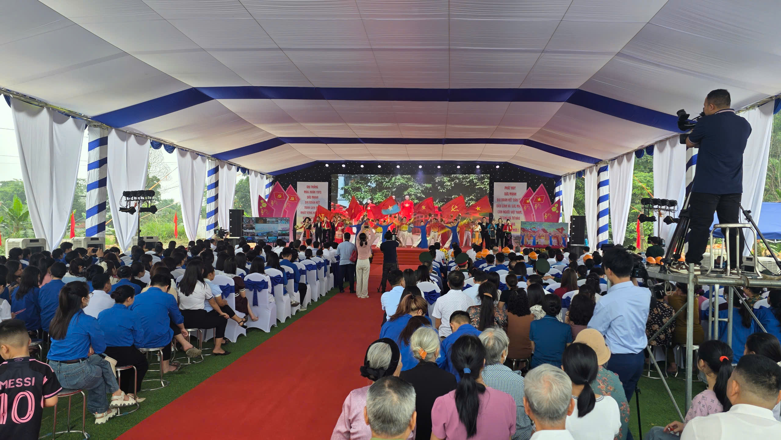 Người d&acirc;n Y&ecirc;n B&aacute;i h&acirc;n hoan chứng kiến lễ kh&aacute;nh th&agrave;nh tuyến đường hơn 400 tỷ đồng- Ảnh 1.