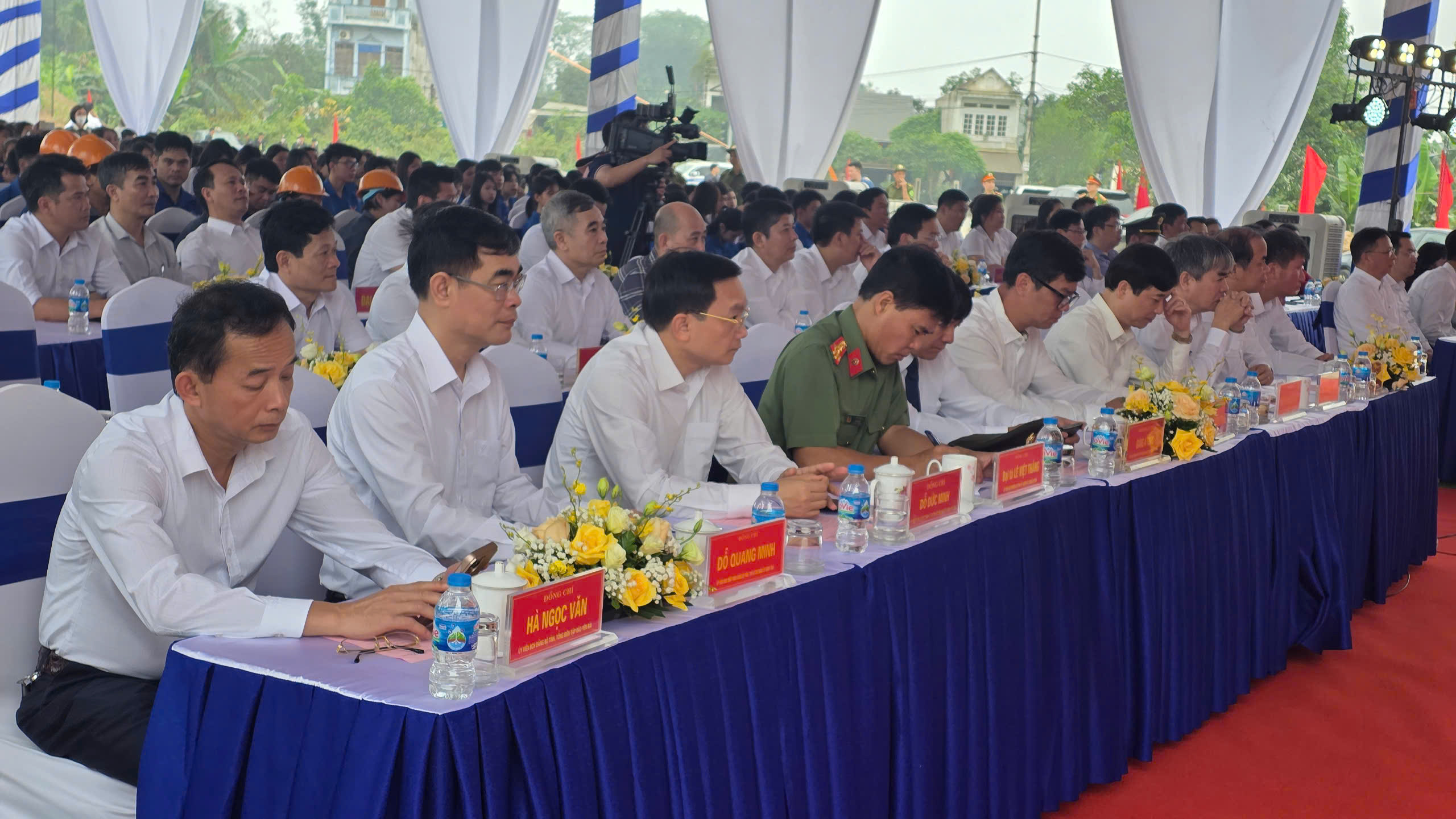 Người d&acirc;n Y&ecirc;n B&aacute;i h&acirc;n hoan chứng kiến lễ kh&aacute;nh th&agrave;nh tuyến đường hơn 400 tỷ đồng- Ảnh 2.