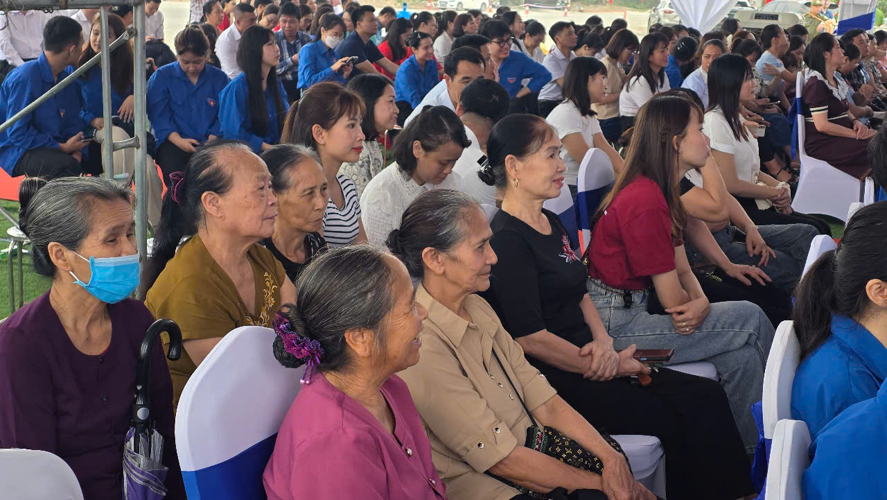 Người d&acirc;n Y&ecirc;n B&aacute;i h&acirc;n hoan chứng kiến lễ kh&aacute;nh th&agrave;nh tuyến đường hơn 400 tỷ đồng- Ảnh 3.