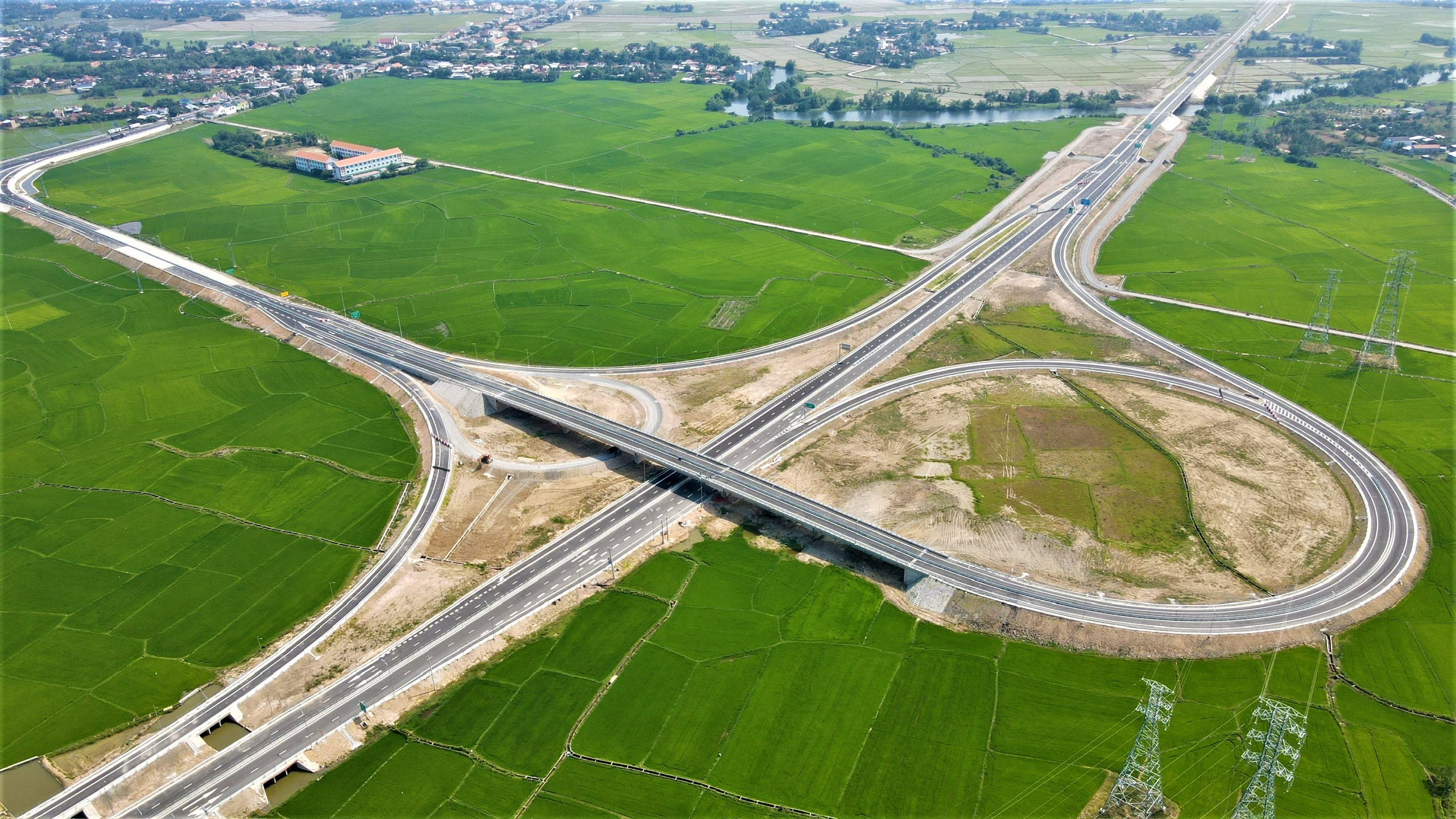 Nh&agrave; thầu n&agrave;o thi c&ocirc;ng cao tốc V&acirc;n Phong - Nha Trang vượt tiến độ 8 th&aacute;ng?- Ảnh 5.