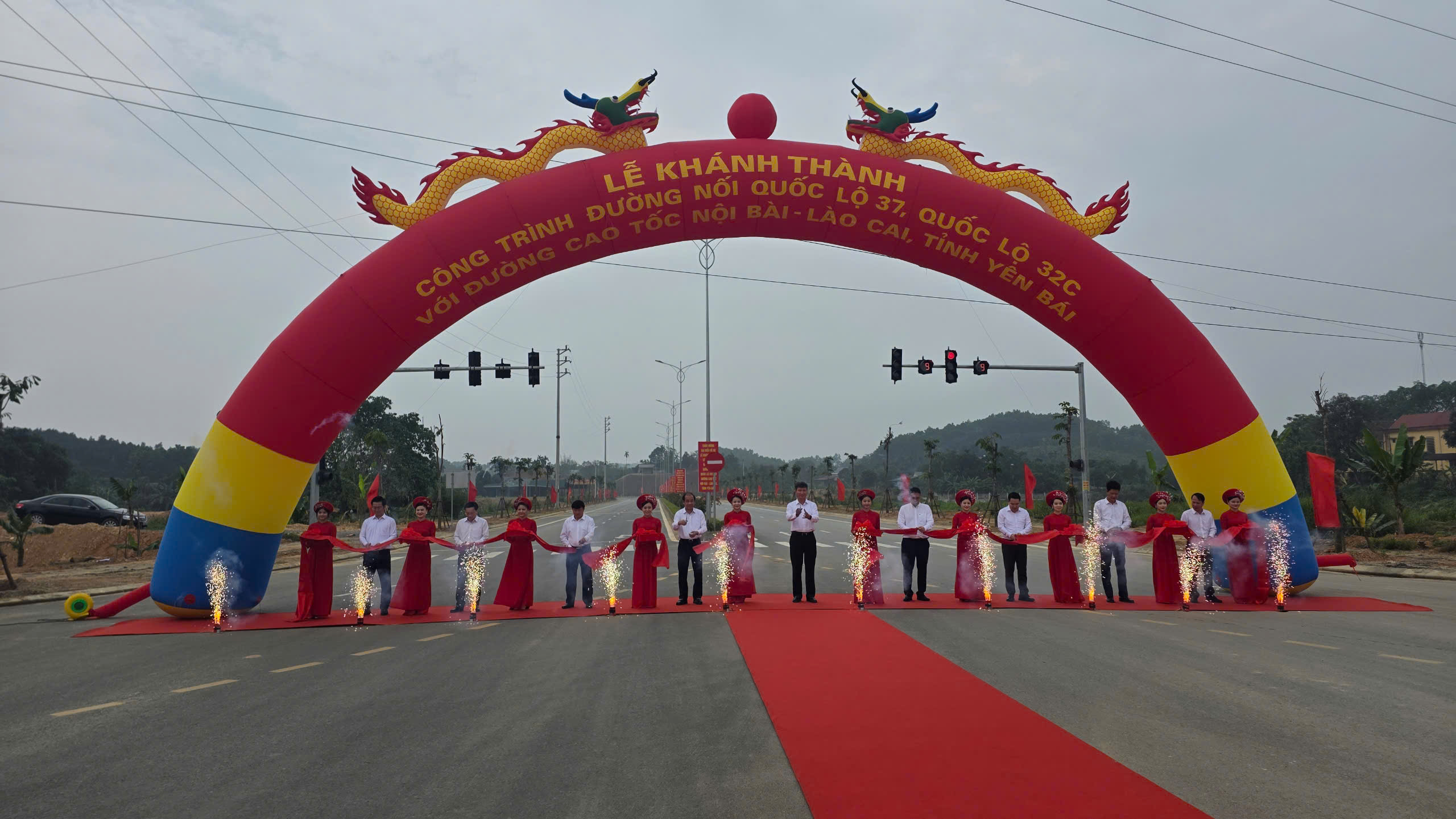 Người d&acirc;n Y&ecirc;n B&aacute;i h&acirc;n hoan chứng kiến lễ kh&aacute;nh th&agrave;nh tuyến đường hơn 400 tỷ đồng- Ảnh 11.