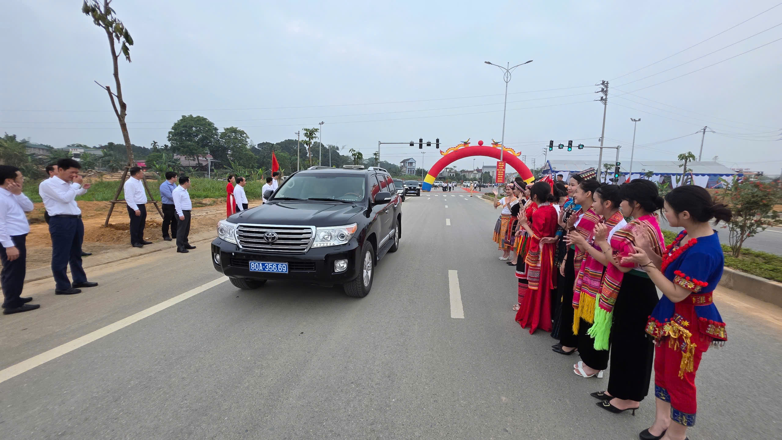 Người d&acirc;n Y&ecirc;n B&aacute;i h&acirc;n hoan chứng kiến lễ kh&aacute;nh th&agrave;nh tuyến đường hơn 400 tỷ đồng- Ảnh 13.