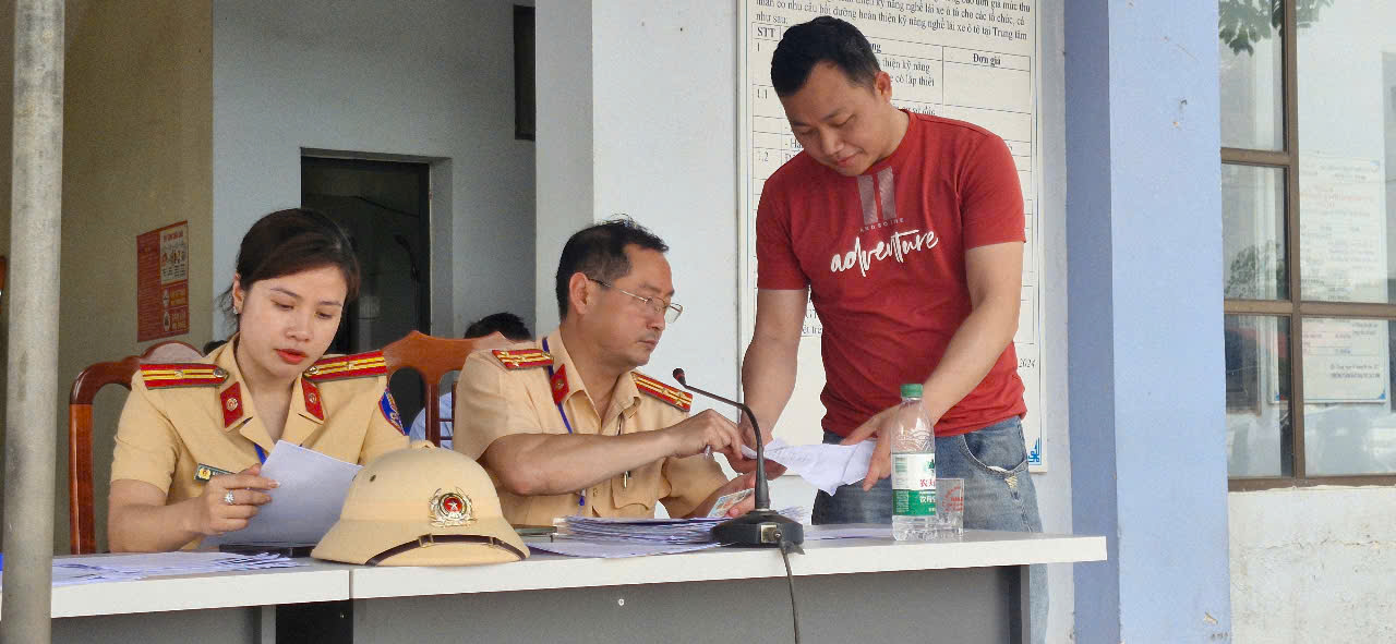 140 học vi&ecirc;n đầu ti&ecirc;n đạt kết quả s&aacute;t hạch l&aacute;i xe do lực lượng CSGT tổ chức- Ảnh 2.