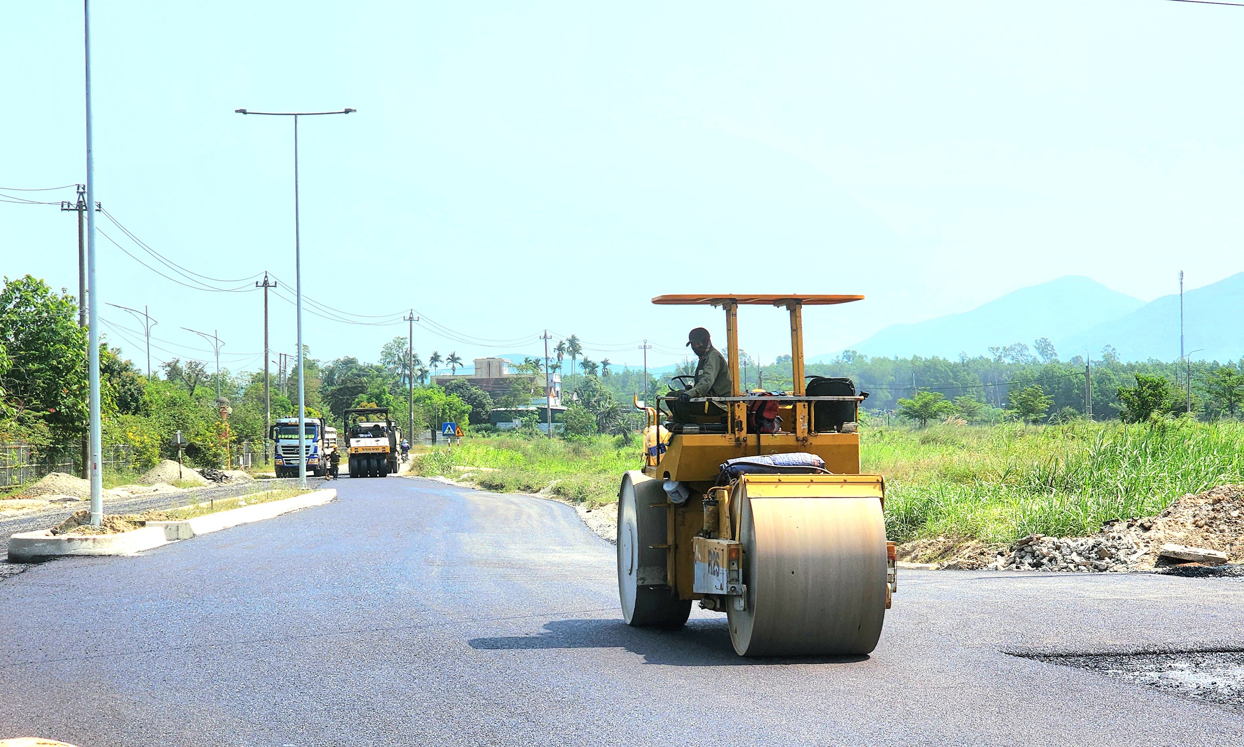 Chạy nước r&uacute;t ho&agrave;n th&agrave;nh cầu v&ograve;m sắt 850 tỷ ở Quảng Ng&atilde;i- Ảnh 5.