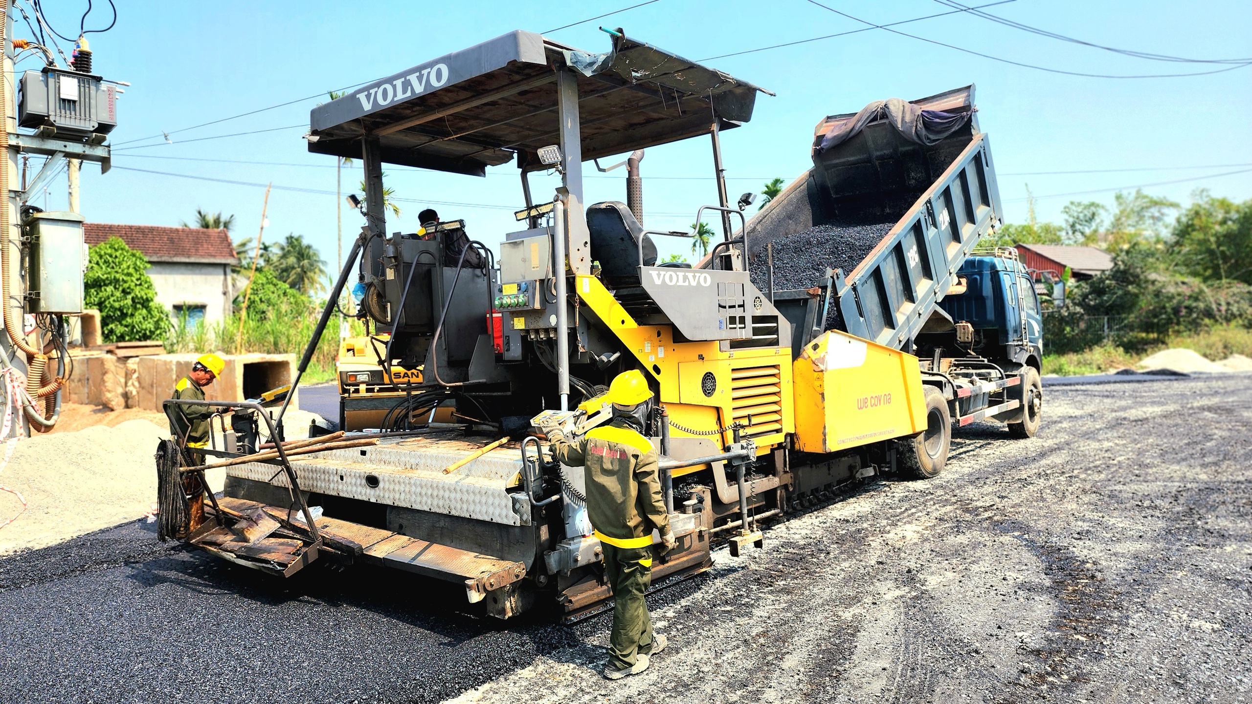 Chạy nước r&uacute;t ho&agrave;n th&agrave;nh cầu v&ograve;m sắt 850 tỷ ở Quảng Ng&atilde;i- Ảnh 3.