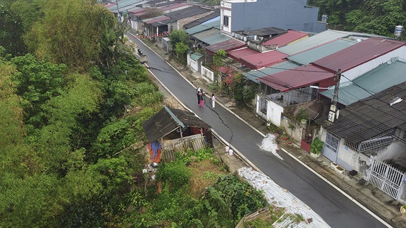Sạt lở đất nghiêm trọng, Lào Cai công bố tình huống khẩn cấp- Ảnh 2. Sạt lở đất nghiêm trọng, Lào Cai công bố tình huống khẩn cấp- Ảnh 2.