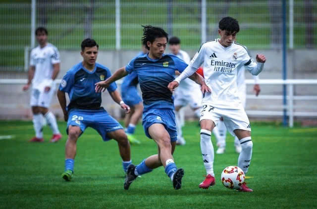 Sao Việt kiều đang chơi b&oacute;ng ở T&acirc;y Ban Nha mơ c&ugrave;ng tuyển Việt Nam dự World Cup- Ảnh 1.