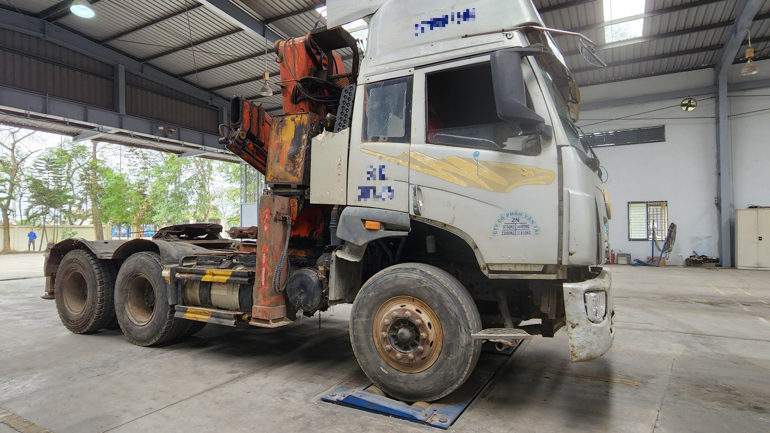 Xe đầu k&eacute;o biển trắng kh&ocirc;ng lắp thiết bị gi&aacute;m s&aacute;t h&agrave;nh tr&igrave;nh c&oacute; được đăng kiểm?- Ảnh 2.