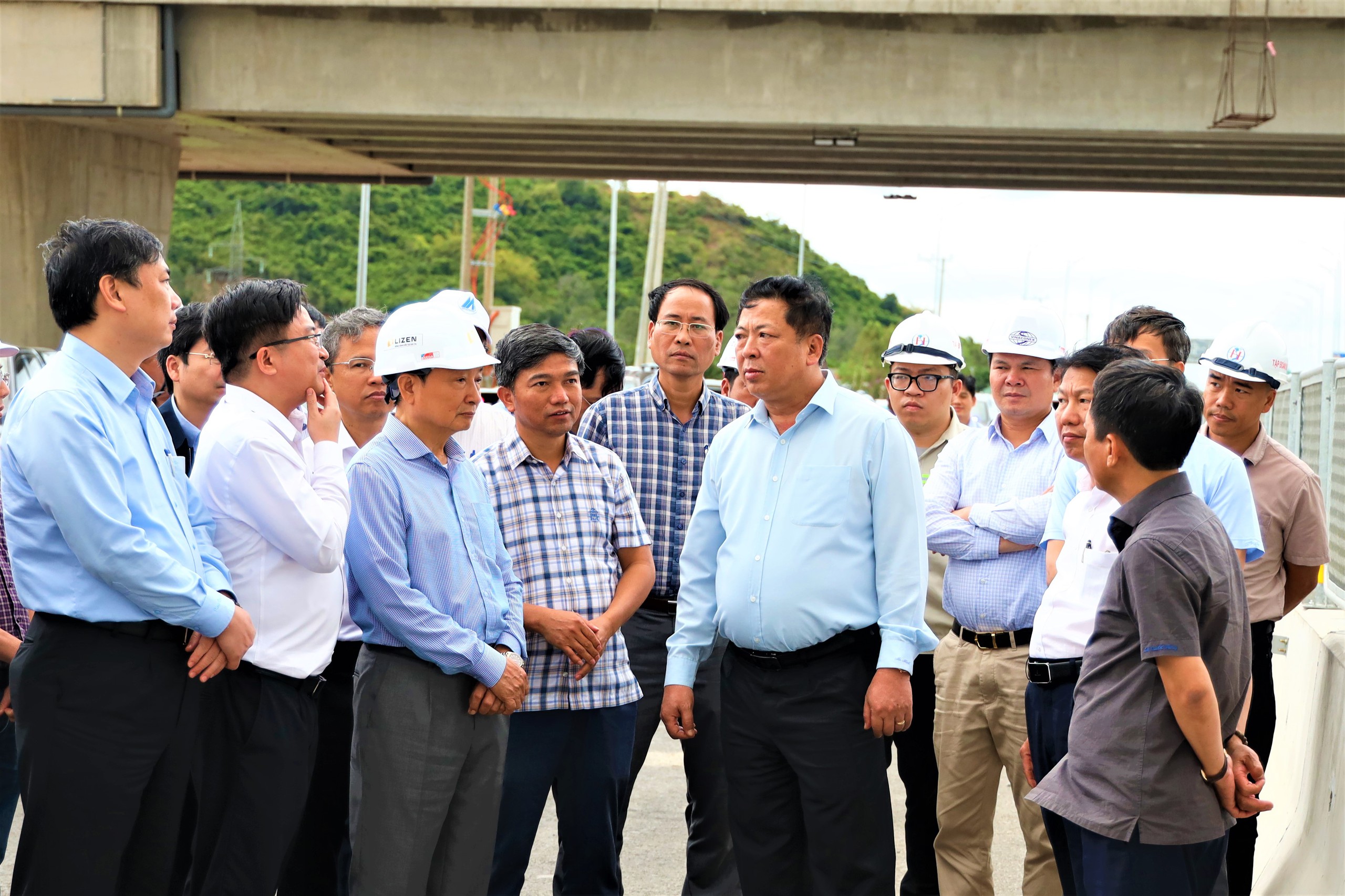 Bộ trưởng Trần Hồng Minh: Khai th&aacute;c 70km cao tốc V&acirc;n Phong - Nha Trang dịp 30/4- Ảnh 4.