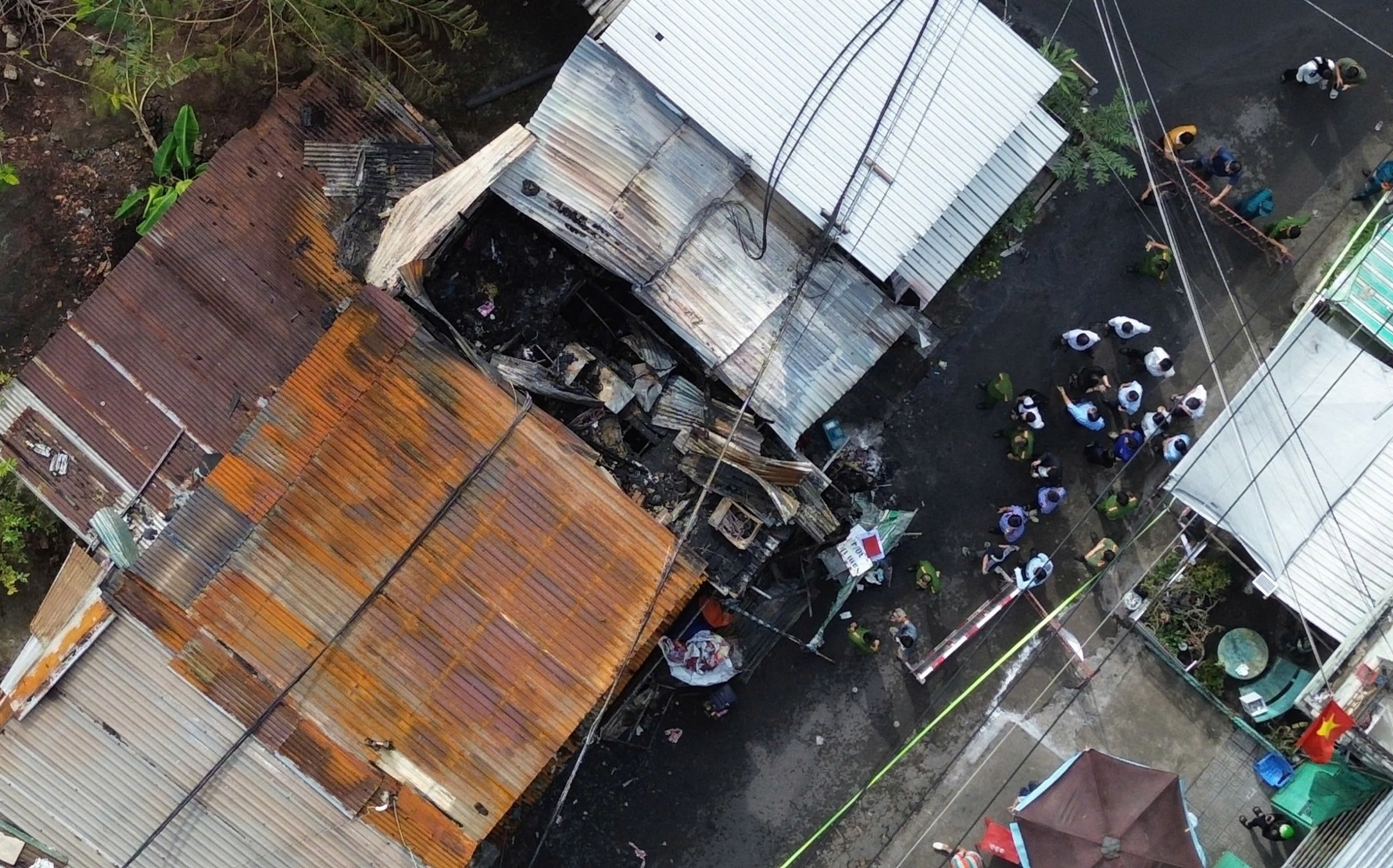 Ch&aacute;y nh&agrave; 3 người tử vong ở TP.HCM: Nghẹn l&ograve;ng gi&acirc;y ph&uacute;t người mẹ cố &ocirc;m con chạy tho&aacute;t- Ảnh 1.