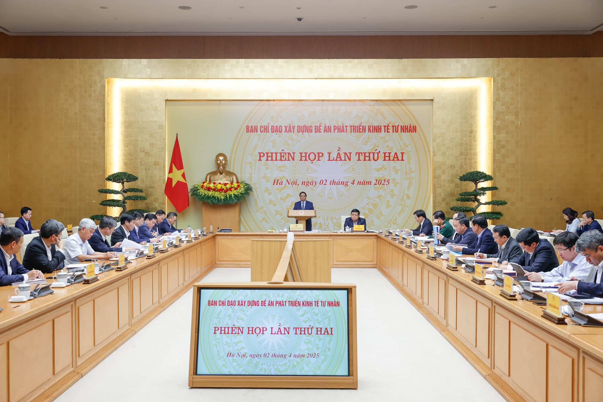 Thủ tướng: Phải tin tưởng, giao việc kh&oacute; cho th&agrave;nh phần kinh tế tư nh&acirc;n- Ảnh 1.