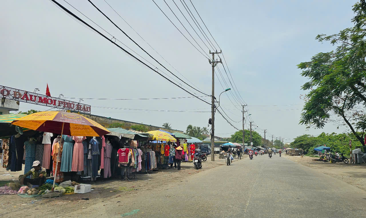 Huế: Đầu tư 187 tỷ đồng nâng cấp, mở rộng tuyến đường hư hỏng nhiều năm- Ảnh 2. Huế: Đầu tư 187 tỷ đồng nâng cấp, mở rộng tuyến đường hư hỏng nhiều năm- Ảnh 2.