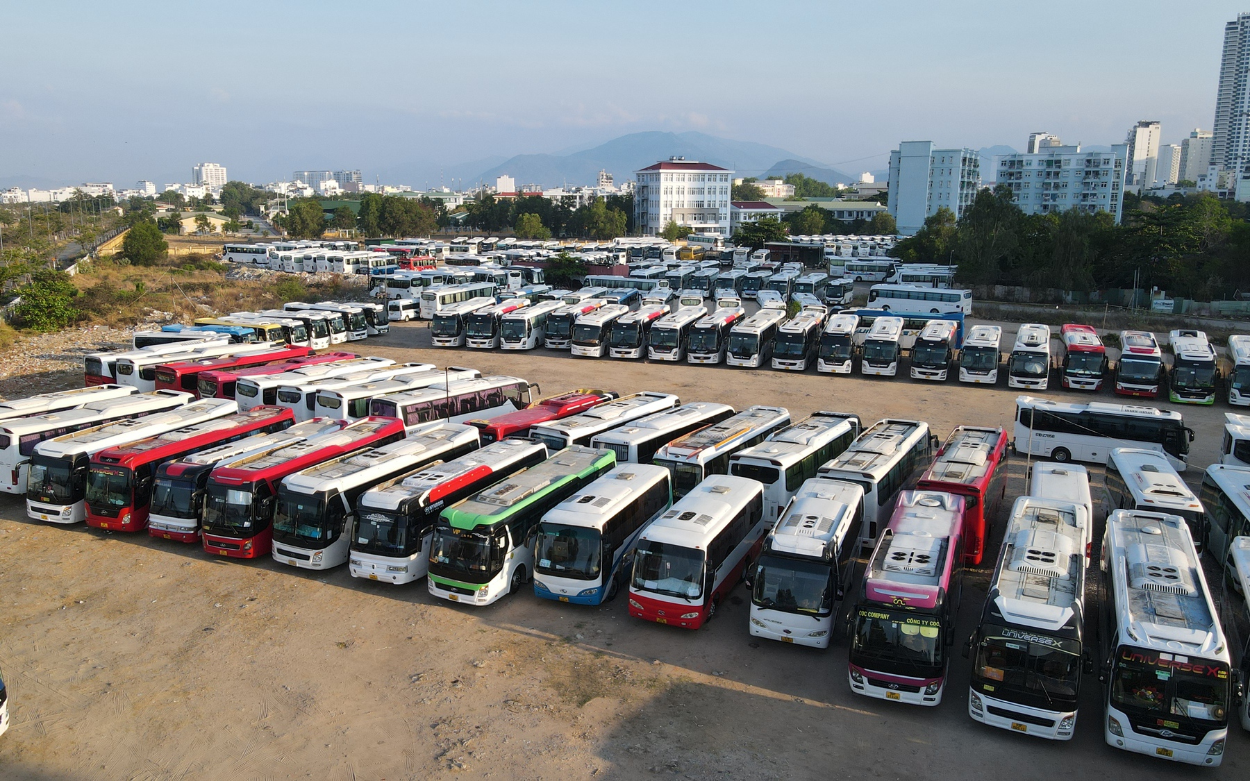 Nha Trang ứng dụng c&ocirc;ng nghệ gi&aacute;m s&aacute;t c&aacute;c b&atilde;i đỗ xe tạm