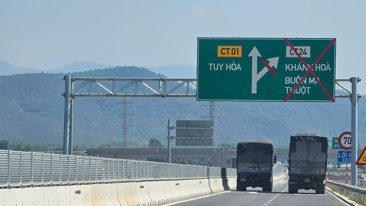 Thông thoáng xe chạy trên cao tốc Vân Phong – Nha Trang ngày đầu khai thác- Ảnh 6. Thông thoáng xe chạy trên cao tốc Vân Phong – Nha Trang ngày đầu khai thác- Ảnh 6.