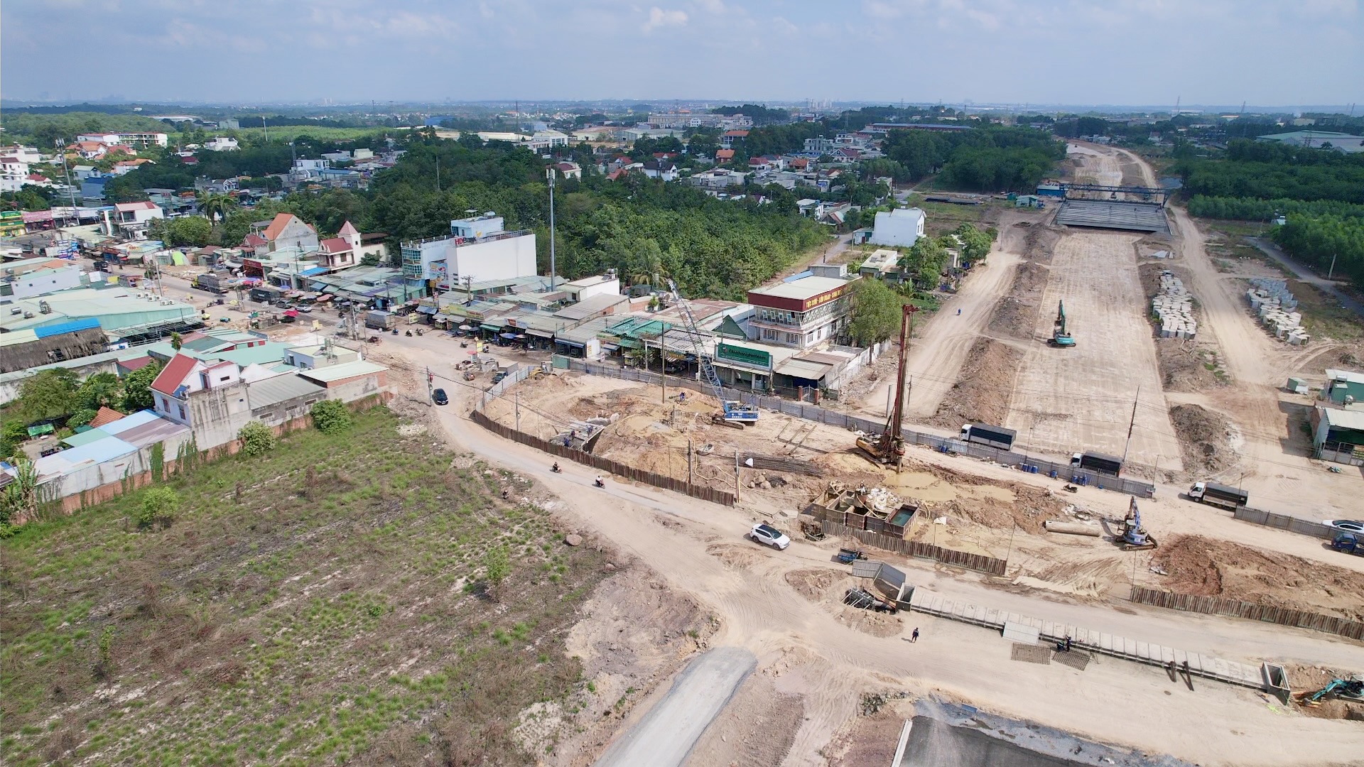 Xuy&ecirc;n đ&ecirc;m vận chuyển đất, đ&aacute; phục vụ cao tốc, s&acirc;n bay, đường v&agrave;nh đai ở Đồng Nai- Ảnh 7.
