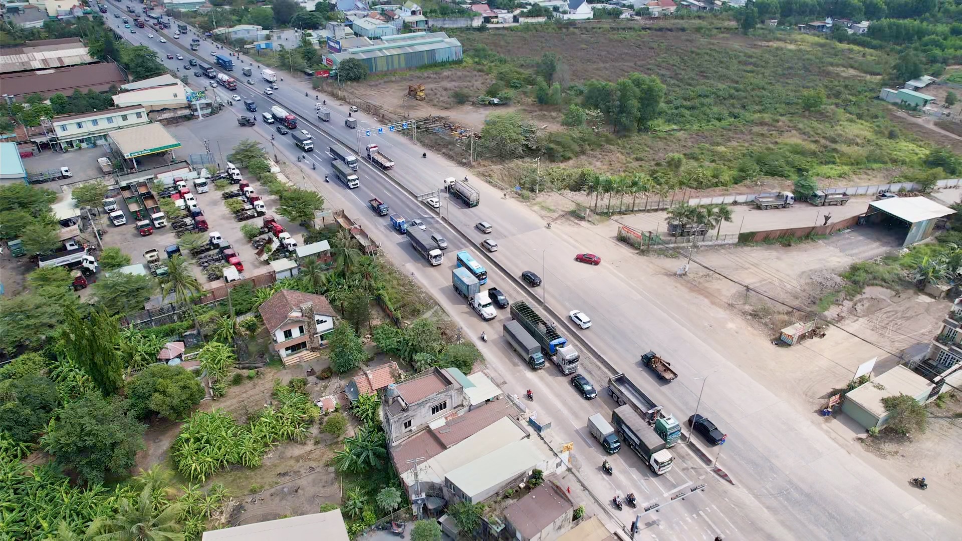 Xuy&ecirc;n đ&ecirc;m vận chuyển đất, đ&aacute; phục vụ cao tốc, s&acirc;n bay, đường v&agrave;nh đai ở Đồng Nai- Ảnh 9.