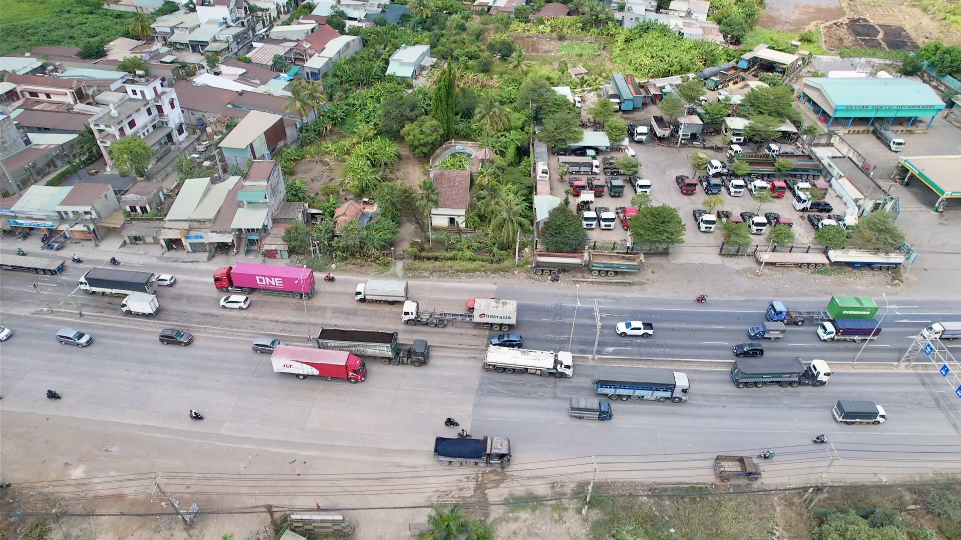 Xuy&ecirc;n đ&ecirc;m vận chuyển đất, đ&aacute; phục vụ cao tốc, s&acirc;n bay, đường v&agrave;nh đai ở Đồng Nai- Ảnh 10.