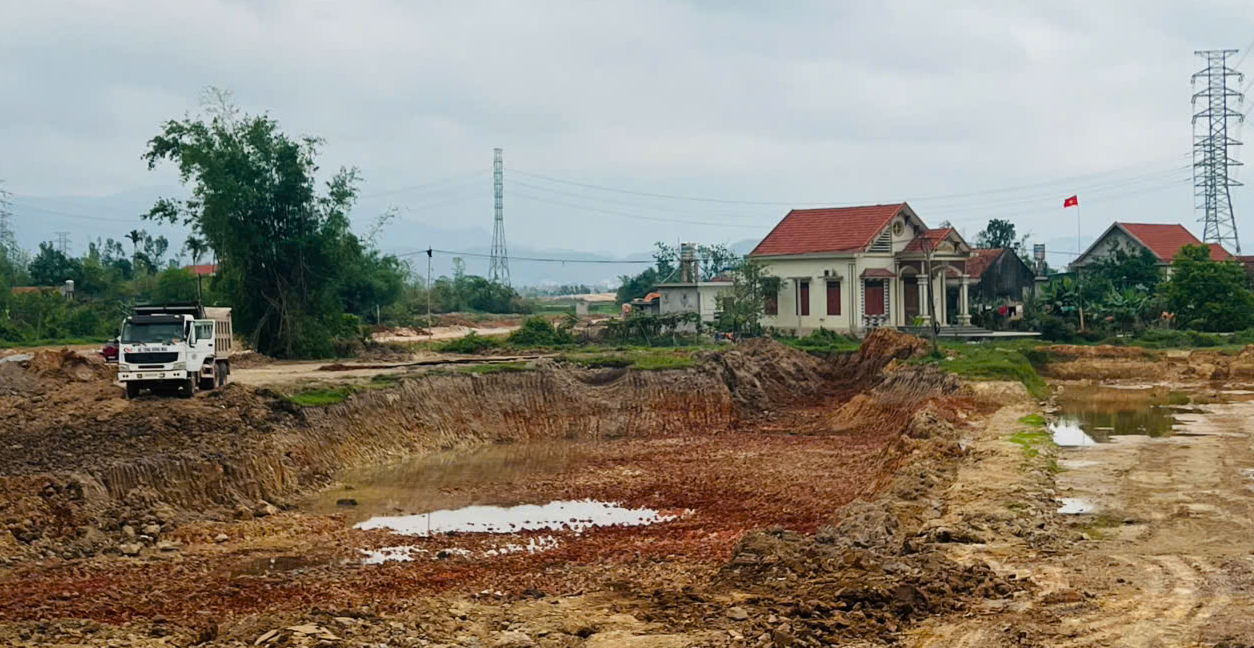 Quảng Ninh: D&acirc;n sống khổ trong dự &aacute;n khu c&ocirc;ng nghiệp, đường 10 l&agrave;n xe- Ảnh 6.