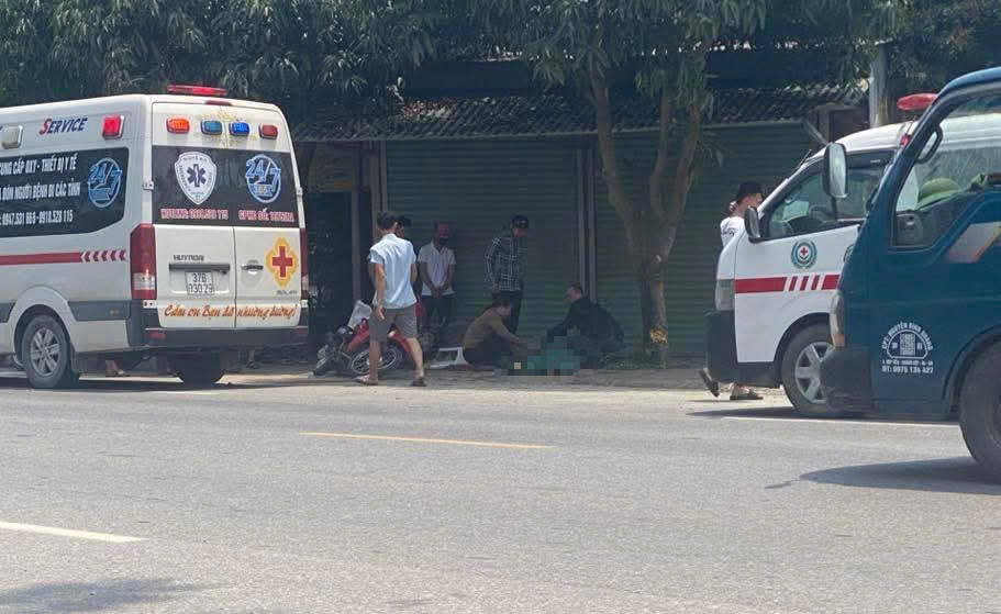 Nghi tự g&acirc;y tai nạn do sử dụng điện thoại khi đi xe m&aacute;y, nam thanh ni&ecirc;n tử vong- Ảnh 1.