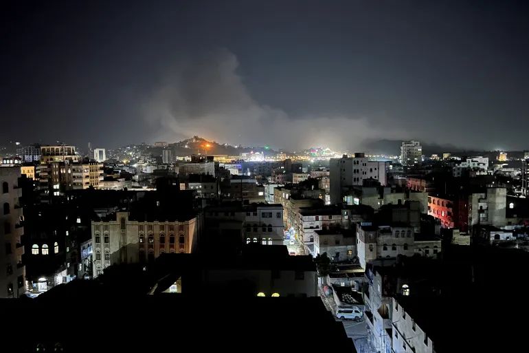 Houthi tố Mỹ n&eacute;m bom v&agrave;o chợ ở Yemen khiến 12 người thiệt mạng- Ảnh 1.