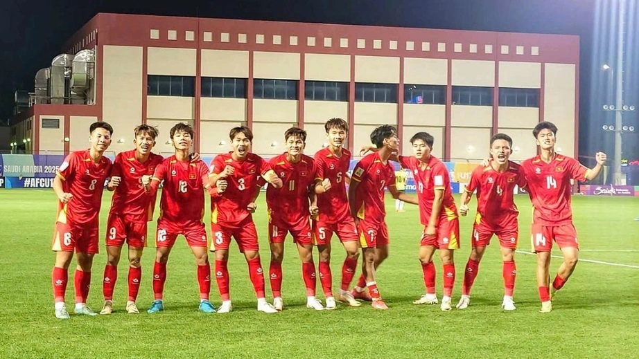 Giấc mơ kho&aacute;c &aacute;o đội tuyển quốc gia của ch&agrave;ng thủ lĩnh trẻ- Ảnh 1.