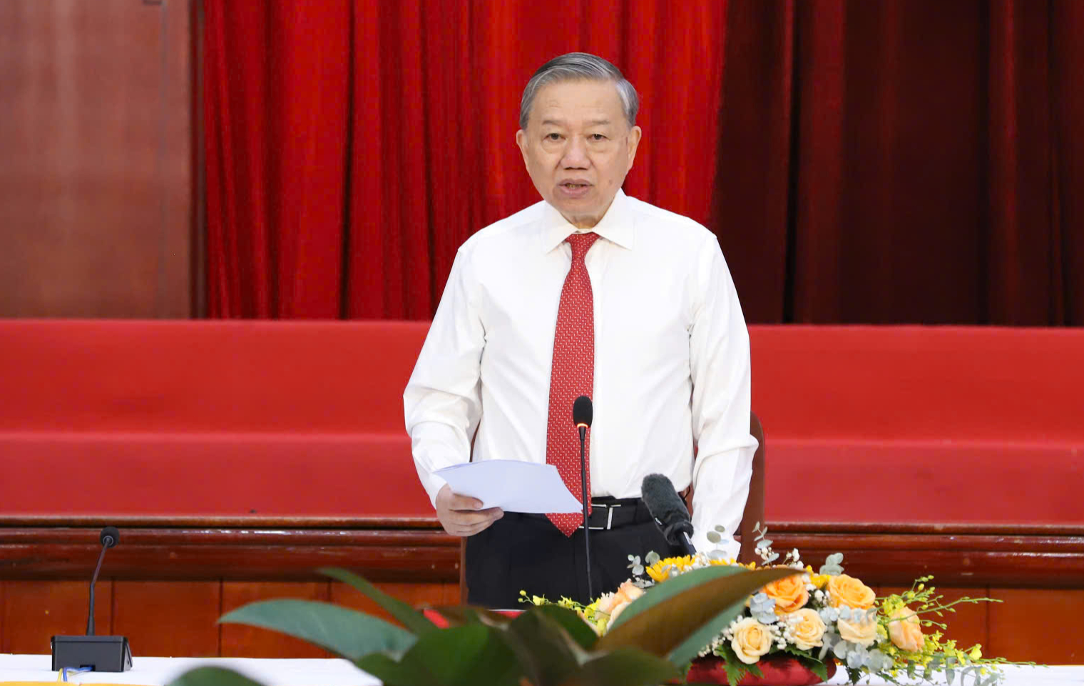 Tổng B&iacute; thư T&ocirc; L&acirc;m gặp mặt c&aacute;n bộ l&atilde;o th&agrave;nh, người c&oacute; c&ocirc;ng tại TP.HCM- Ảnh 4.