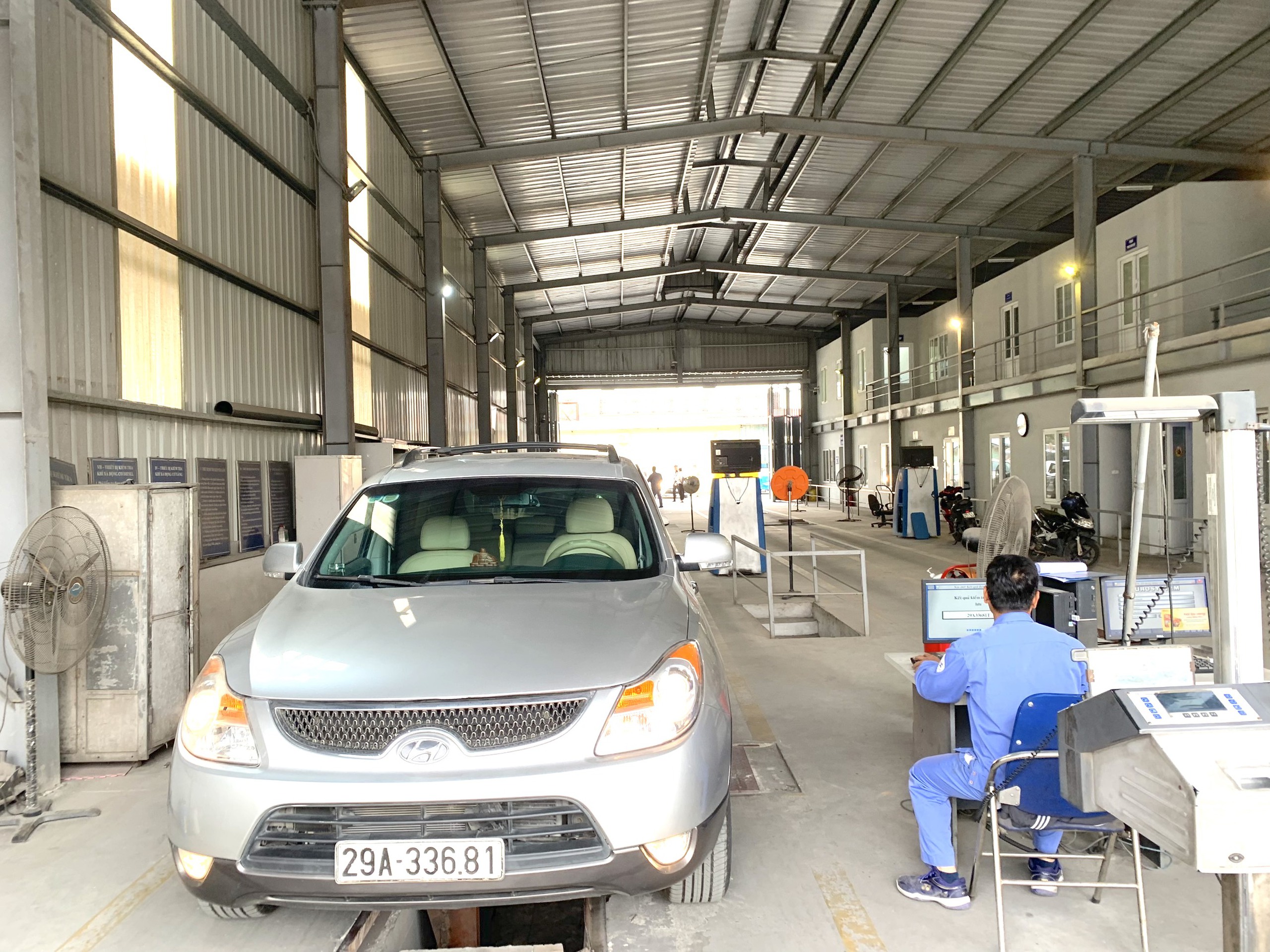 Chấn chỉnh cơ sở đăng kiểm s&aacute;ch nhiễu, ti&ecirc;u cực- Ảnh 2.