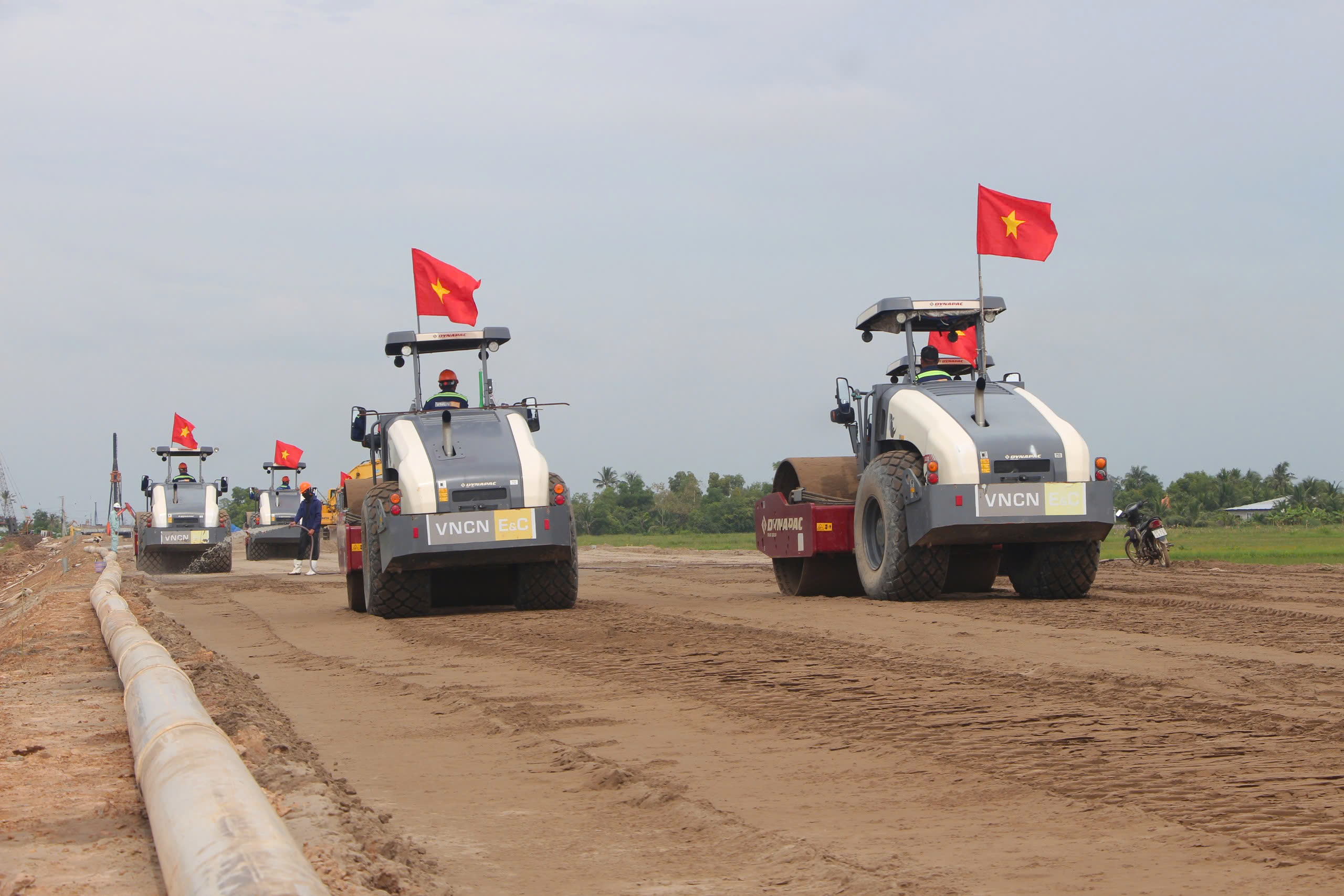 Thủ tướng: Sớm nối thông cao tốc từ Lạng Sơn đến Cà Mau- Ảnh 3. Thủ tướng: Sớm nối thông cao tốc từ Lạng Sơn đến Cà Mau- Ảnh 3.