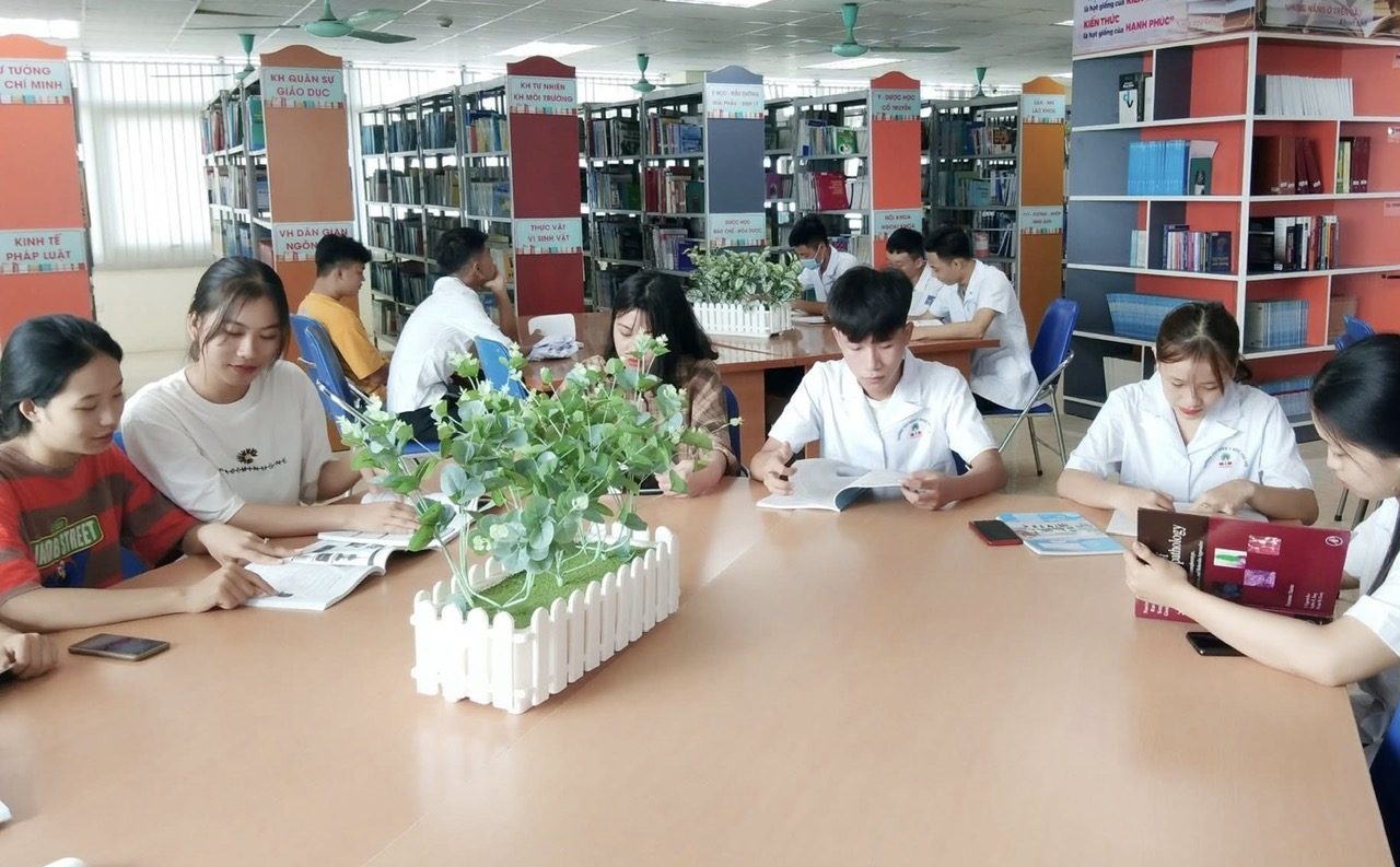 X&oacute;t xa nh&igrave;n con ngủ gục tr&ecirc;n b&agrave;n học, cha mẹ cần l&agrave;m g&igrave; để gi&uacute;p con giảm &aacute;p lực?- Ảnh 3.