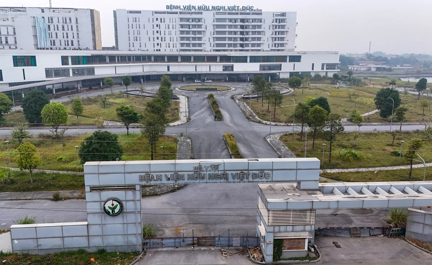 Ph&oacute; thủ tướng y&ecirc;u cầu sớm đưa v&agrave;o sử dụng cơ sở 2 Bệnh viện Bạch Mai v&agrave; Việt Đức- Ảnh 1.