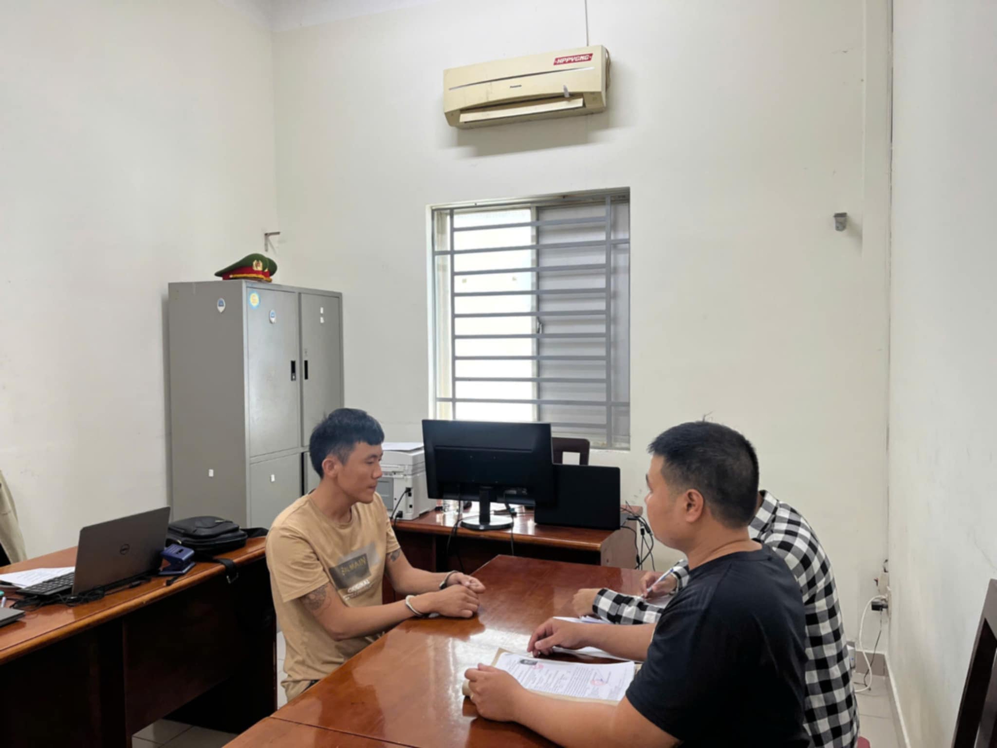 Giao cấu với trẻ vị thành niên đồng tính, đối tượng truy nã đã bị Công an TP.HCM bắt giữ- Ảnh 1. Giao cấu với trẻ vị thành niên đồng tính, đối tượng truy nã đã bị Công an TP.HCM bắt giữ- Ảnh 1.