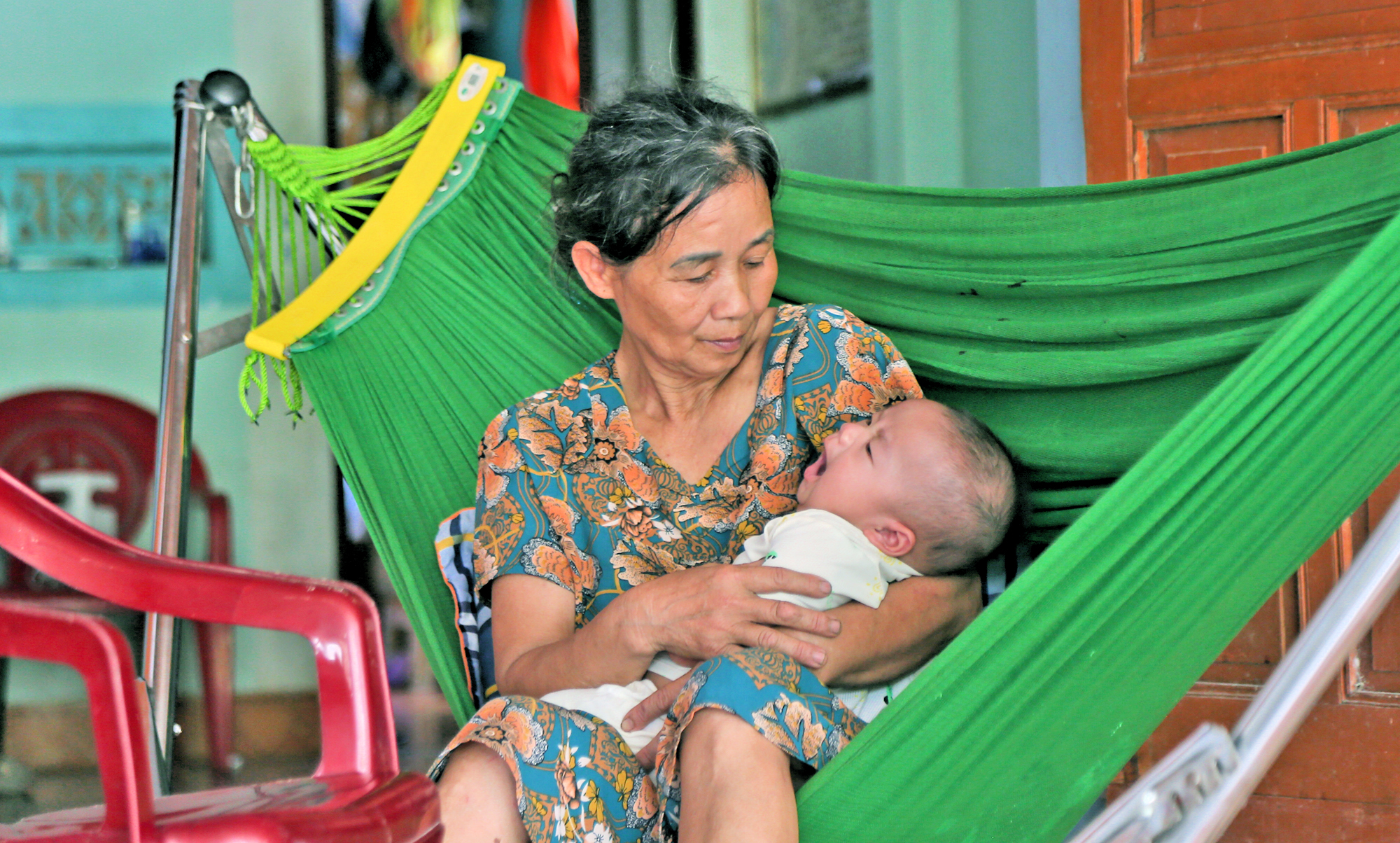 Chồng mất v&igrave; tai nạn hy hữu, vợ v&agrave; 3 con nhỏ bơ vơ- Ảnh 2.