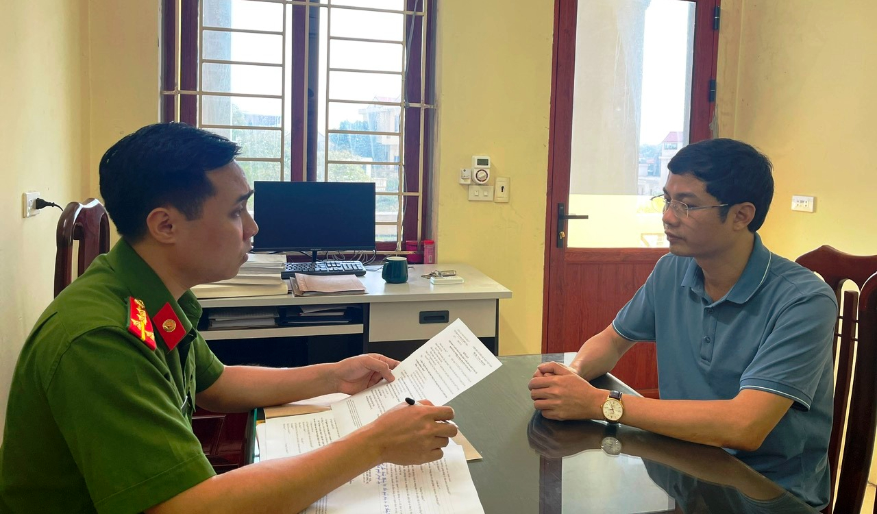 Lợi dụng th&ocirc;ng tin s&aacute;p nhập, chiếm đoạt 300 triệu của người ủy quyền l&agrave;m thủ tục đất đai- Ảnh 1.