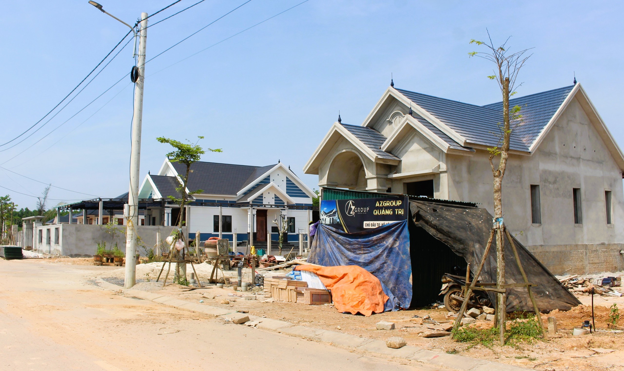Ngắm những ng&ocirc;i nh&agrave; tiền tỷ tr&ecirc;n phố mới ở Quảng Trị- Ảnh 2.