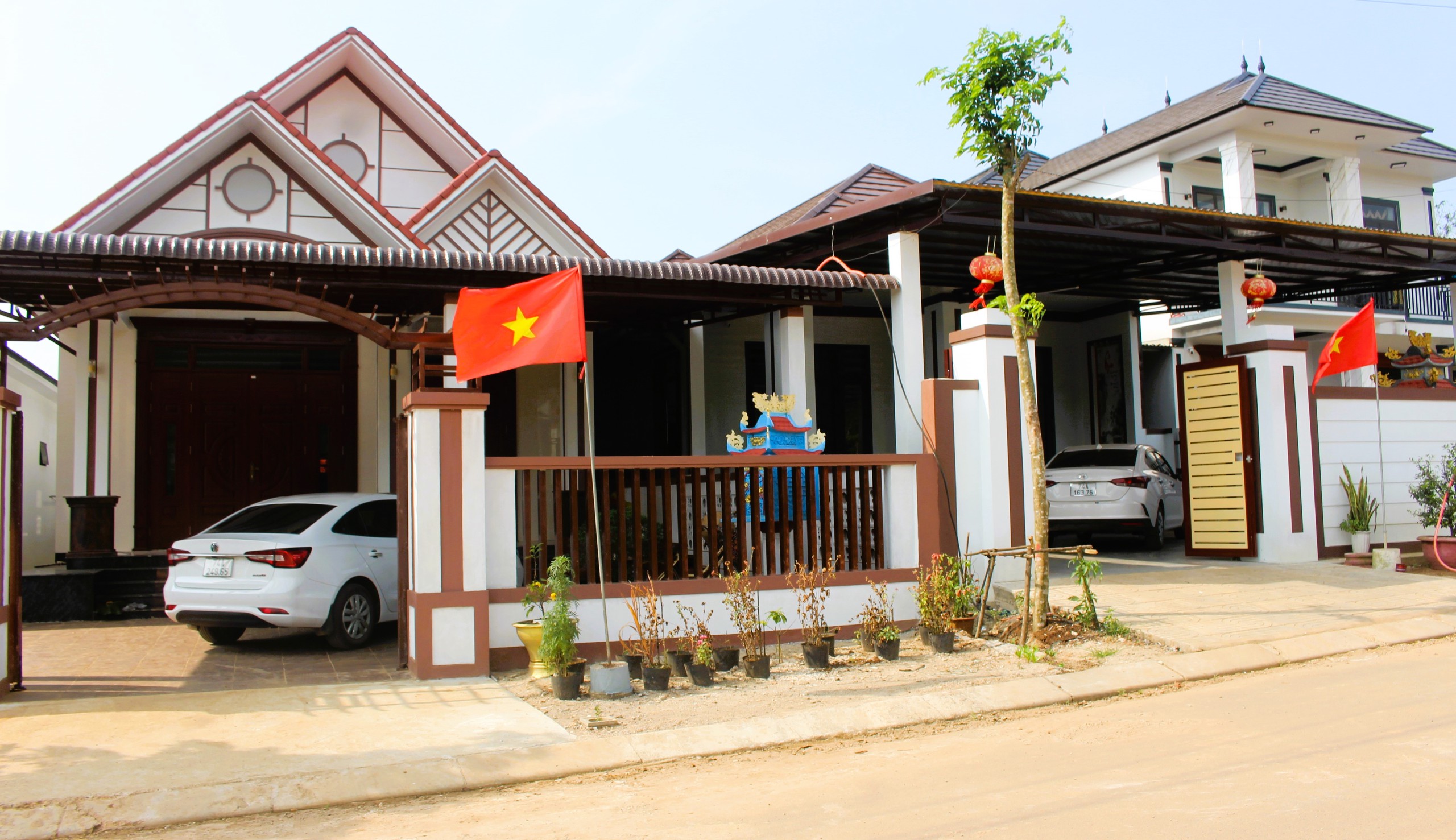 Ngắm những ng&ocirc;i nh&agrave; tiền tỷ tr&ecirc;n phố mới ở Quảng Trị- Ảnh 5.