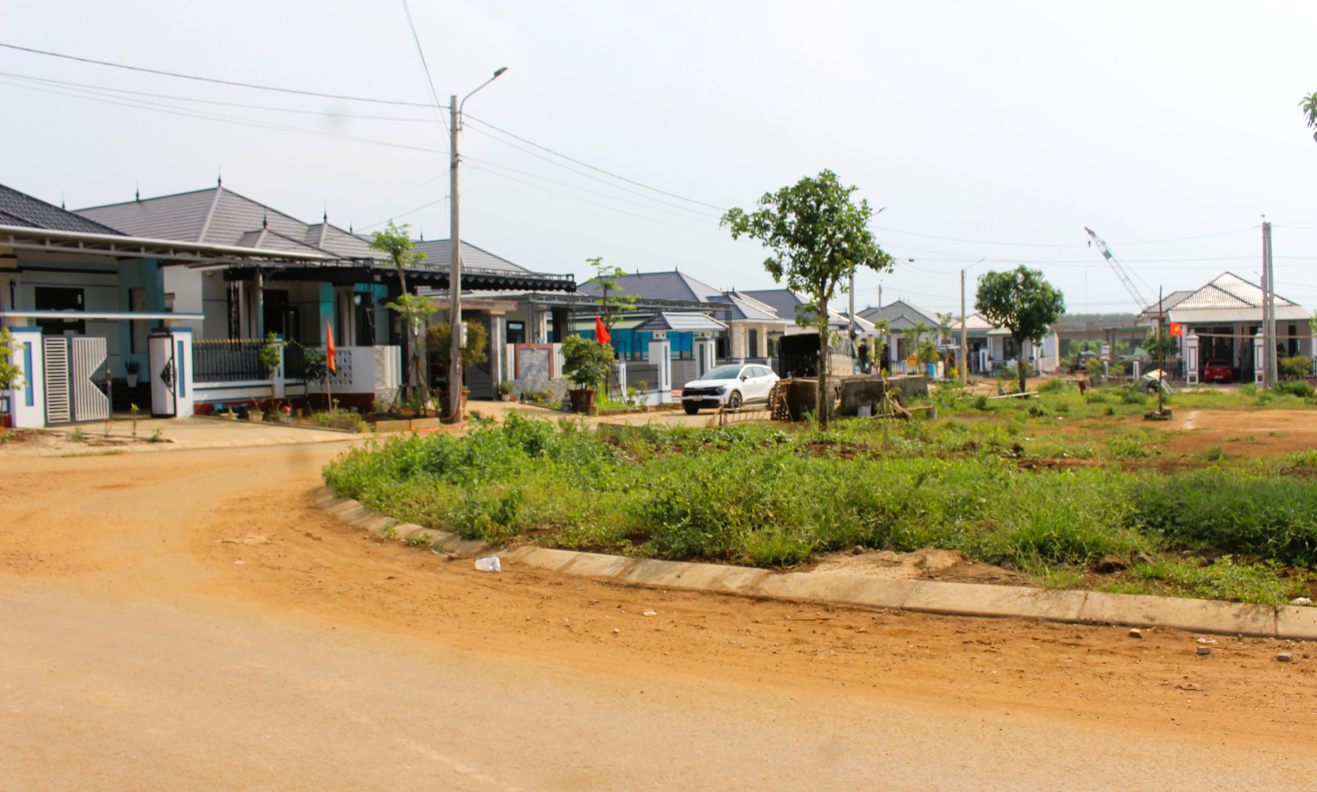 Ngắm những ng&ocirc;i nh&agrave; tiền tỷ tr&ecirc;n phố mới ở Quảng Trị- Ảnh 7.