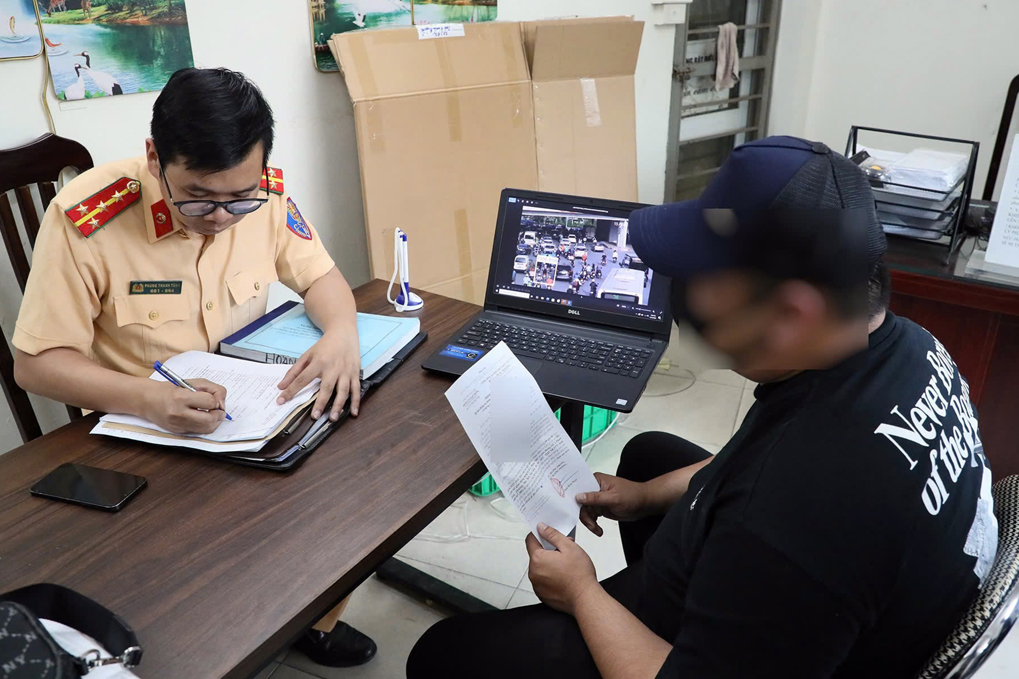 CSGT ghi h&igrave;nh phạt nguội, l&aacute;i xe t&acirc;m phục, khẩu phục- Ảnh 1.